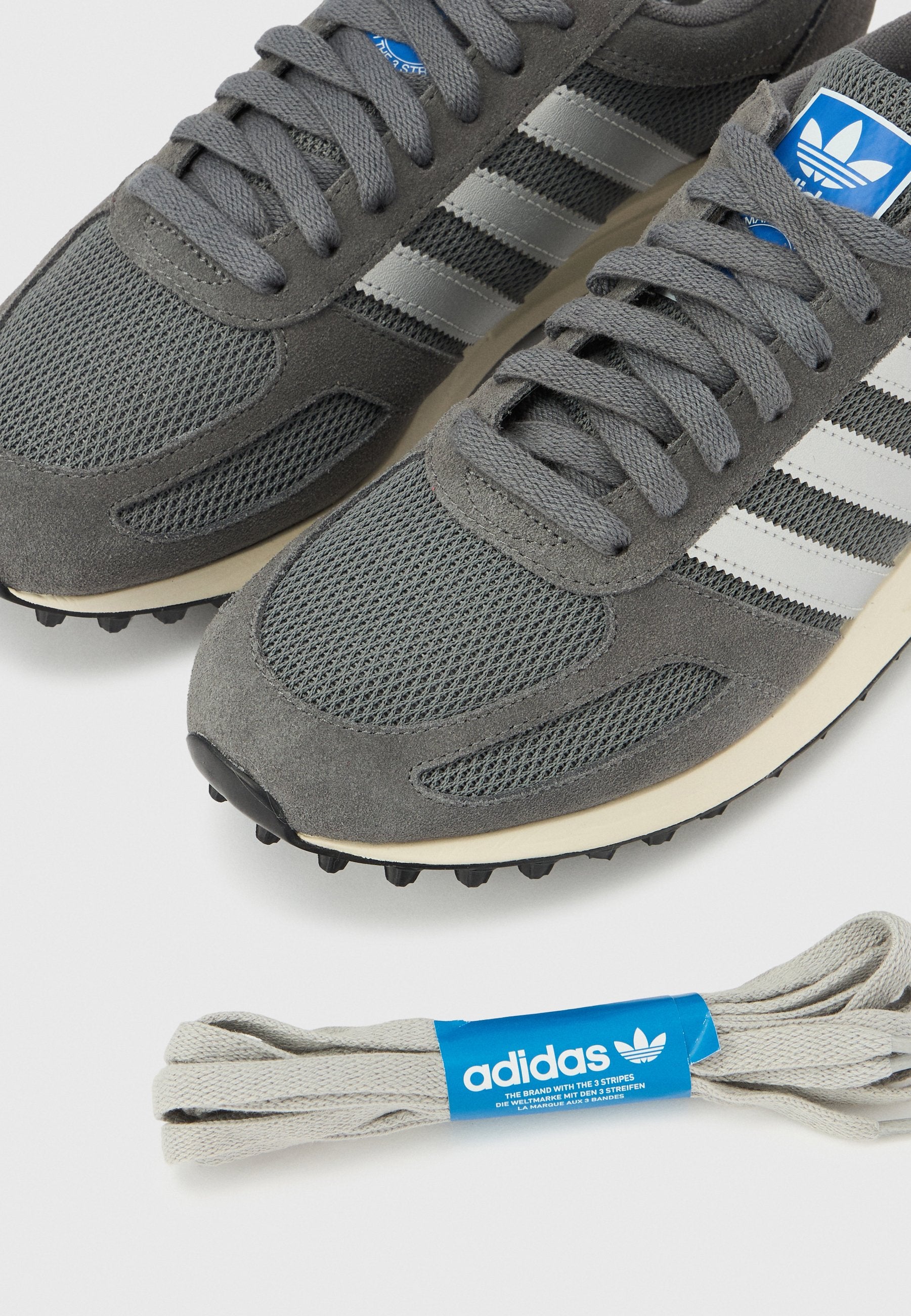 LA TRAINER OG UNISEX - Baskets basses - grey four/silver-coloured/off white