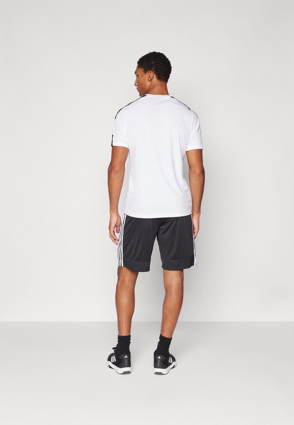 TIRO25 ESSENTIALS SHORT MEN - Sports shorts - black/white
