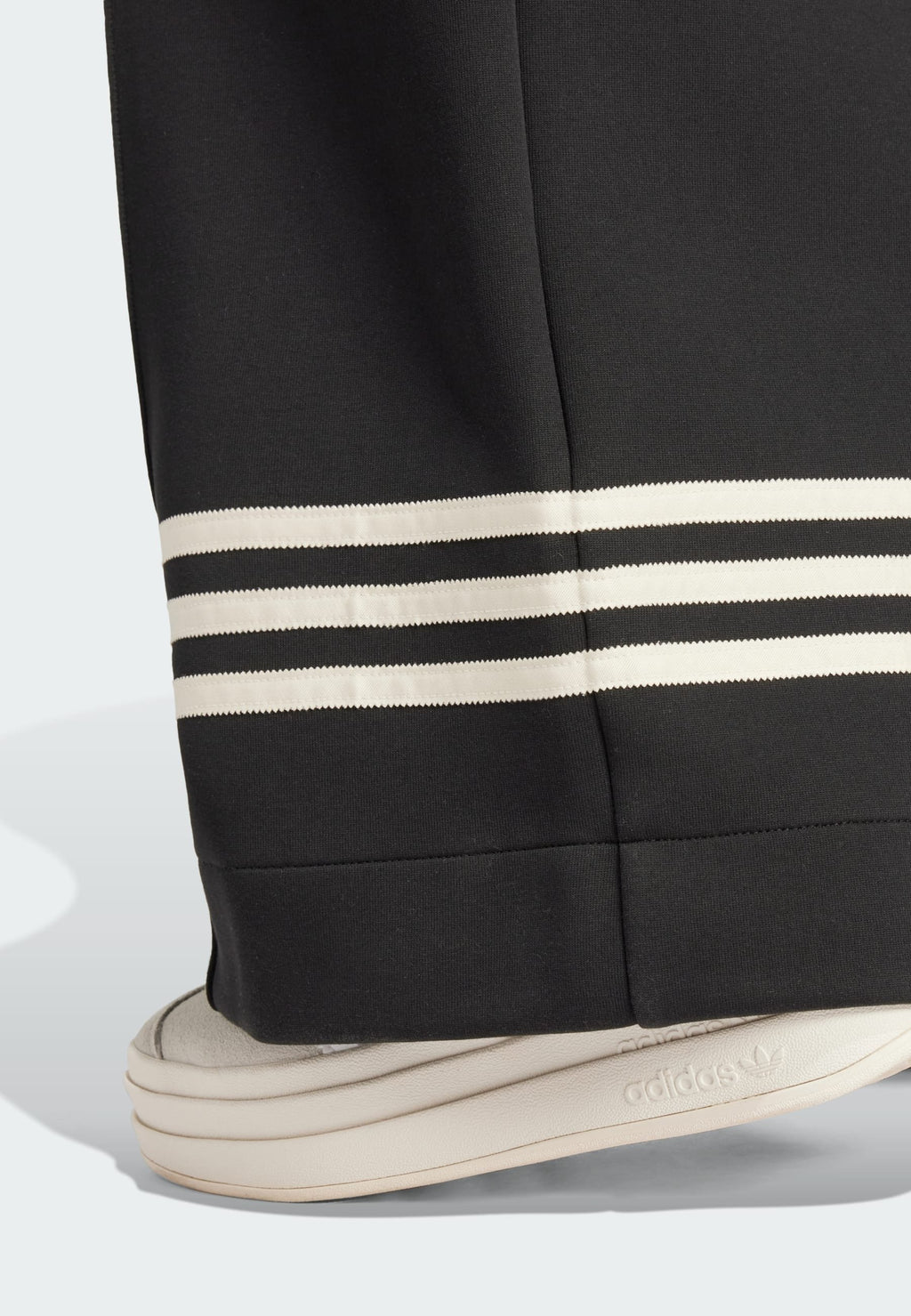 ADICOLOR NEUCLASSICS TRACK WIDE - Bas de survêtement - black cream white