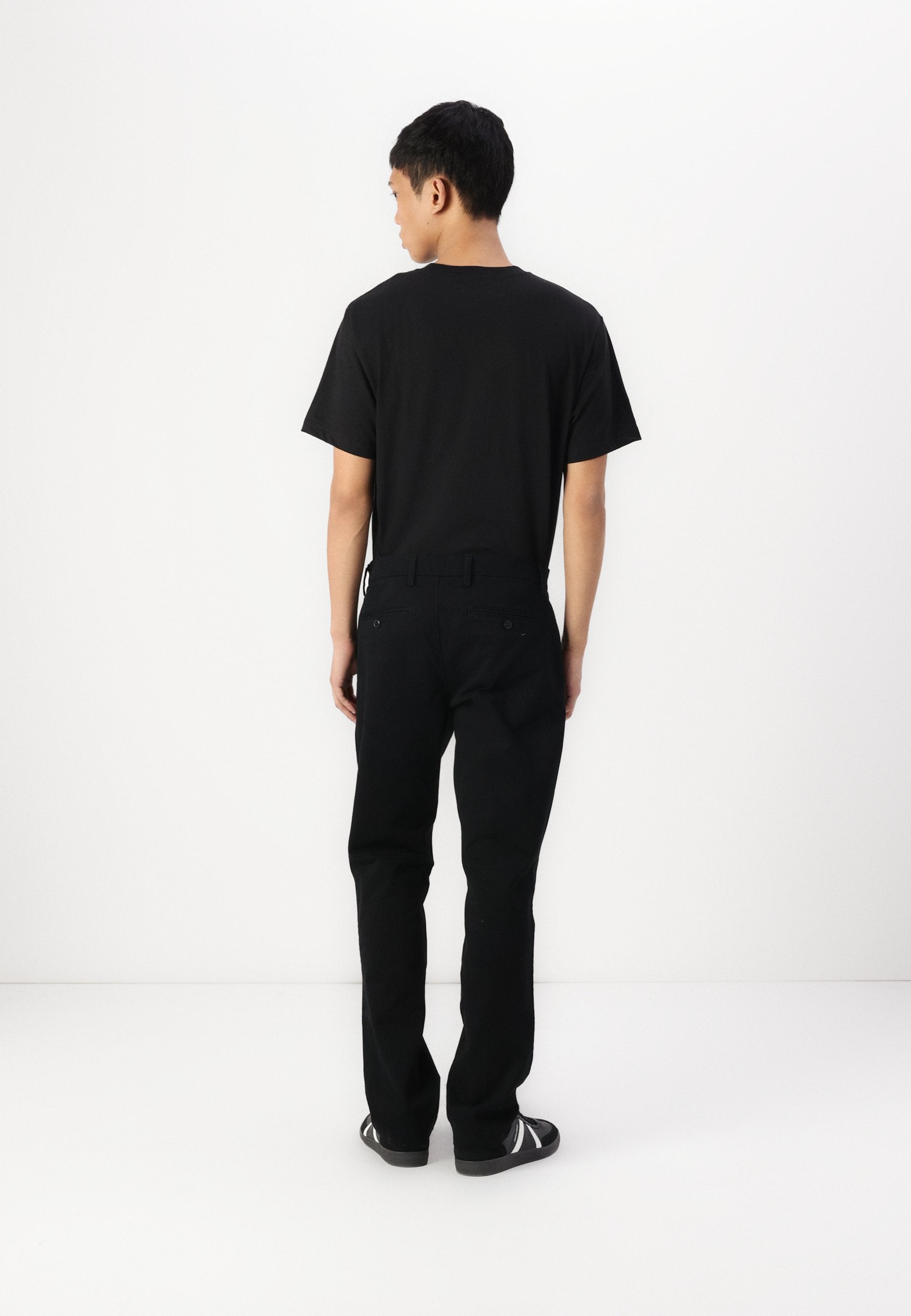 ESSENTIAL STRAIGHT FIT - Trousers - true black