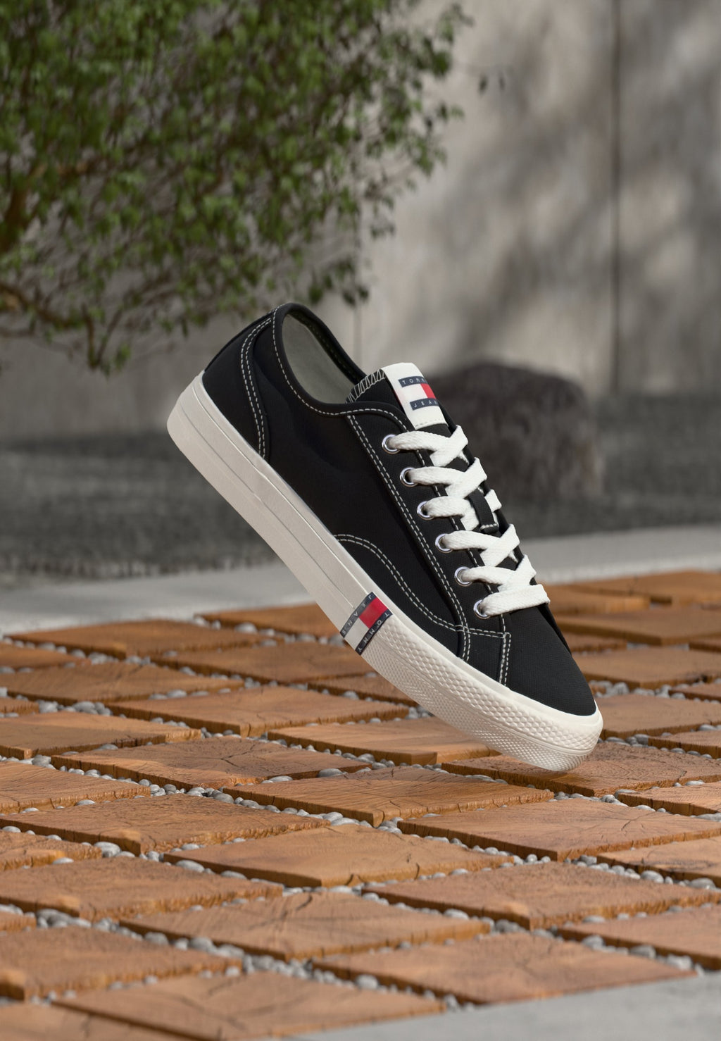 ARCHIVE FLAG STRIPE CANVAS TRAINERS - Trainers - black