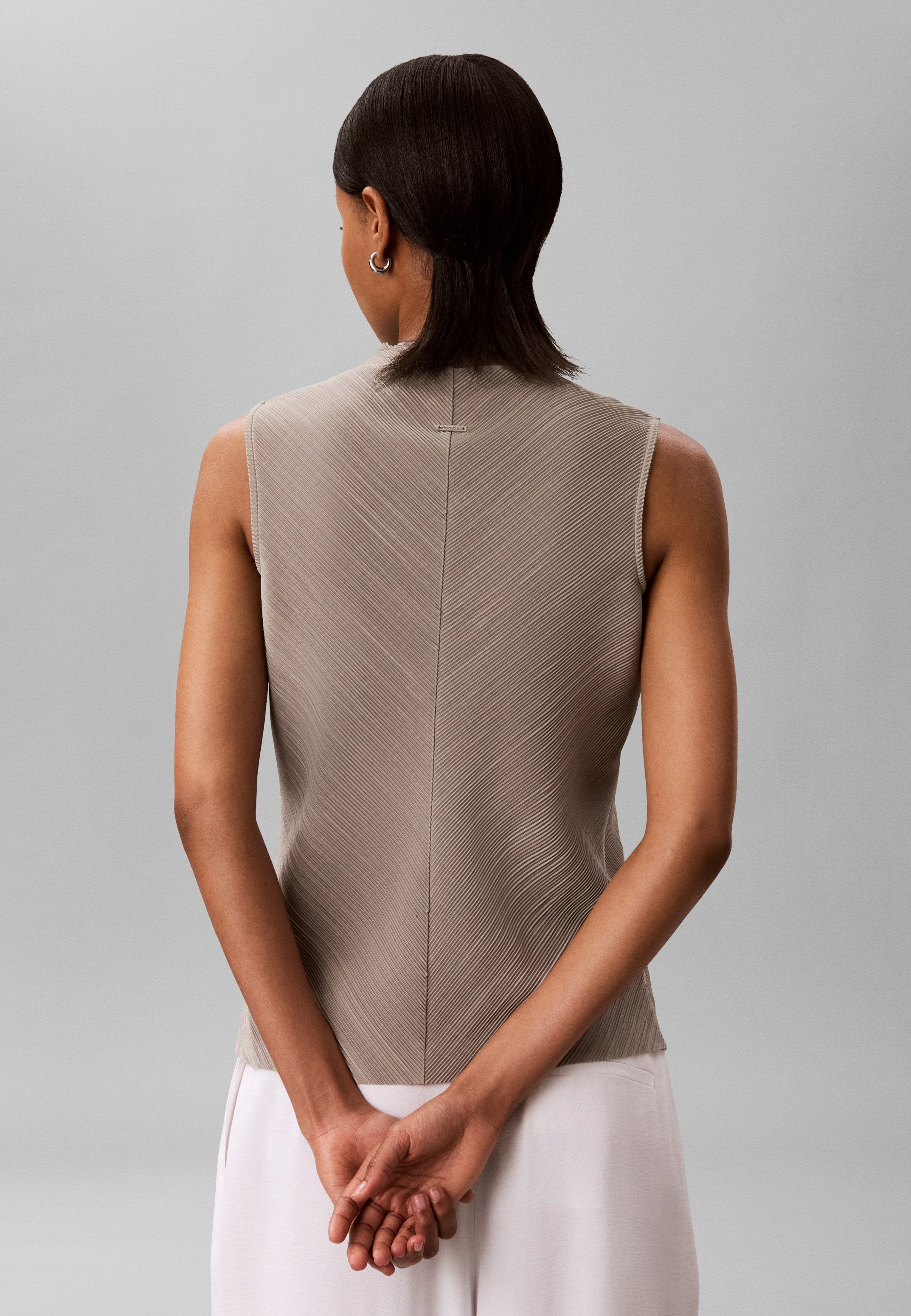 PLISSE MOCK NECK TOP - Blouse - roasted cashew