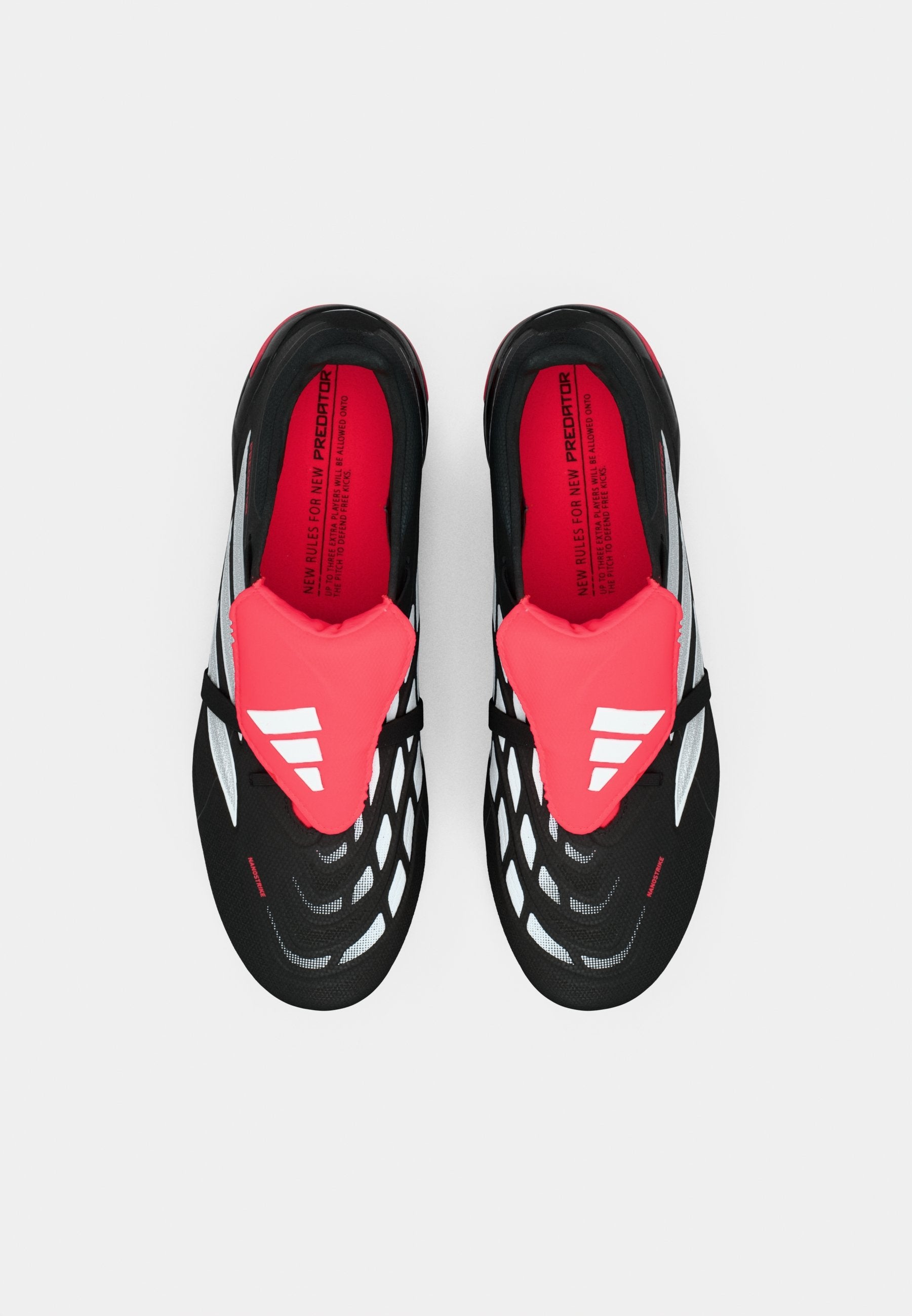 PREDATOR LİG KATLANIR DİL - Sabit zemin futbol ayakkabısı - core black/footwear white/lucid red