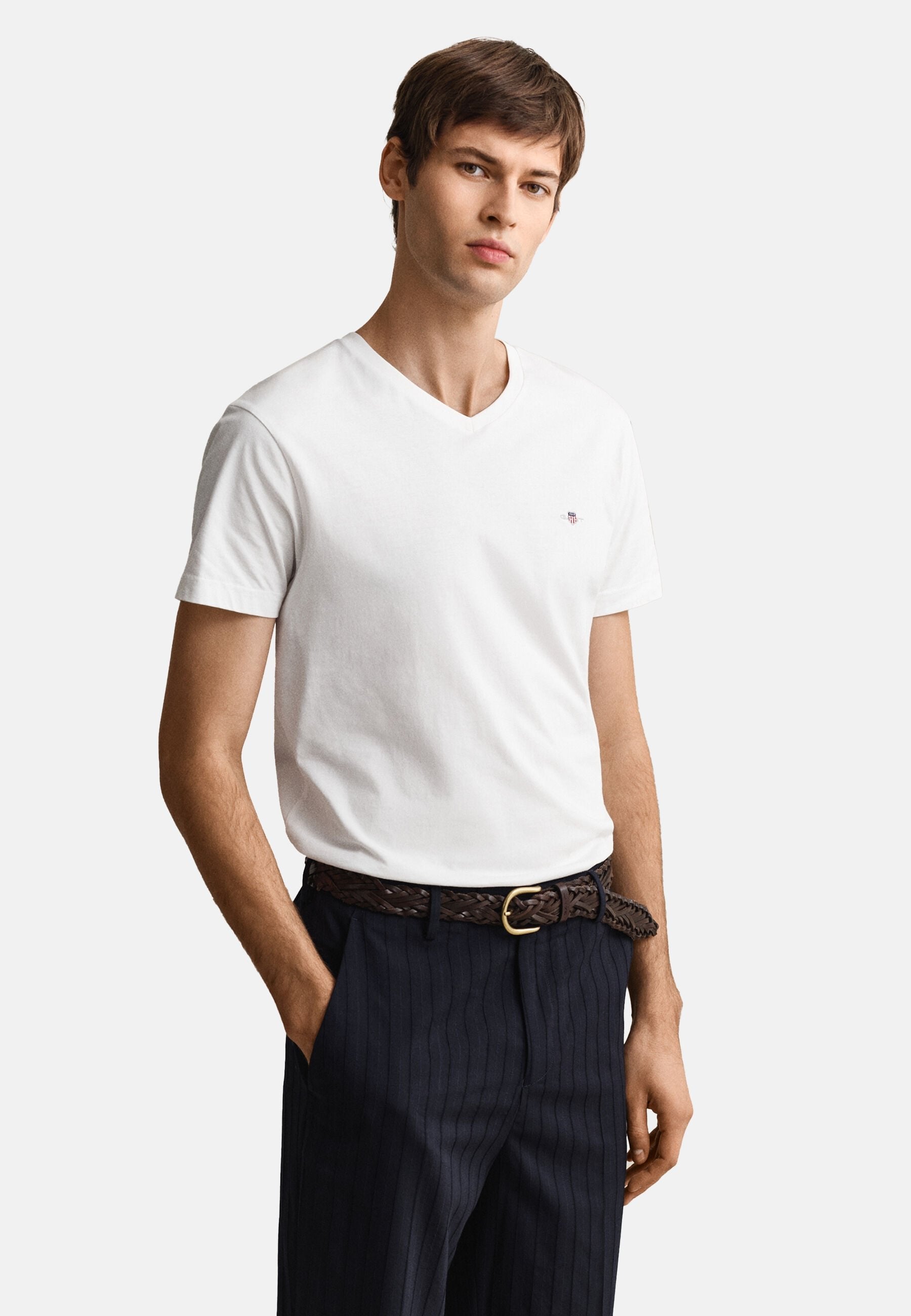 SHIELD V NECK - Basic T-shirt - white