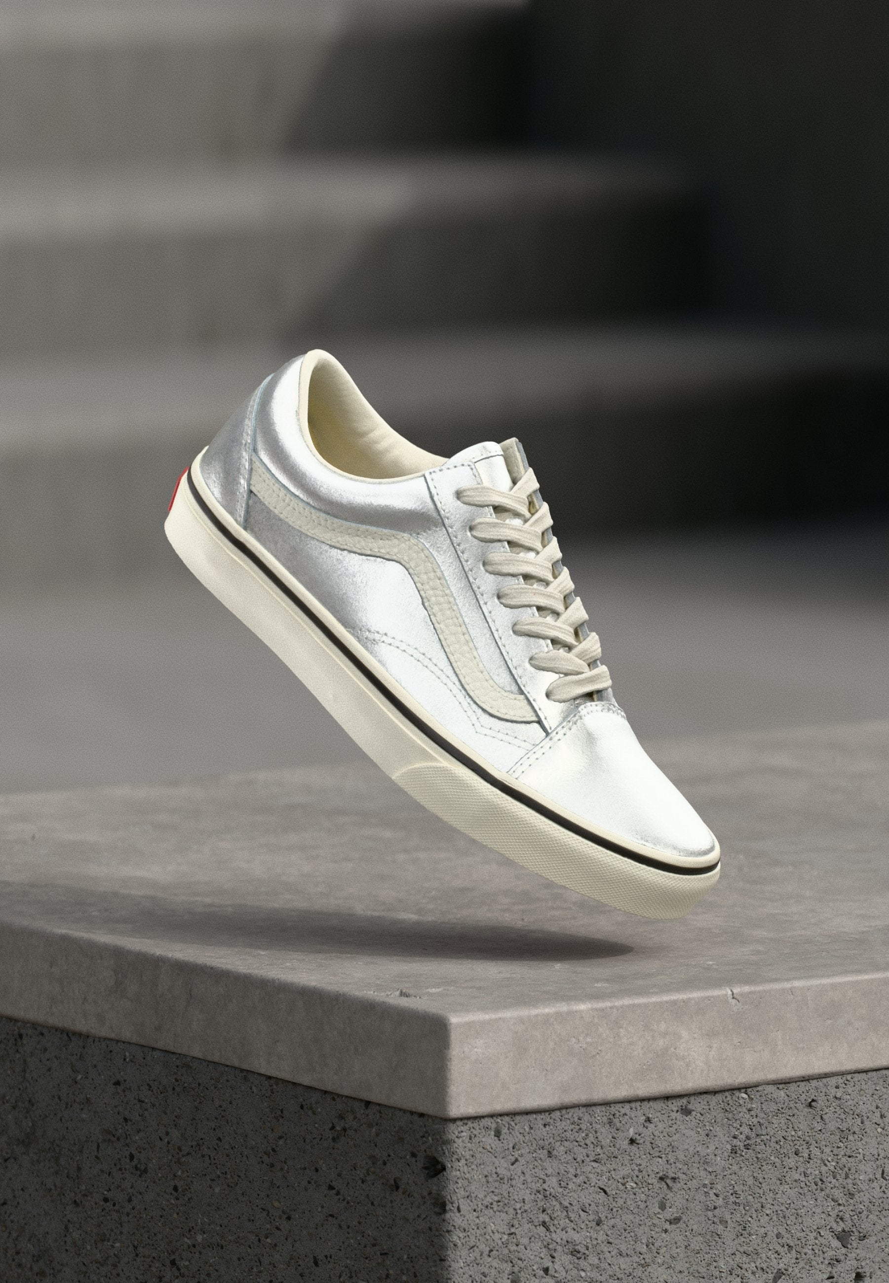 OLD SKOOL - Skate shoes - metallic silver-coloured