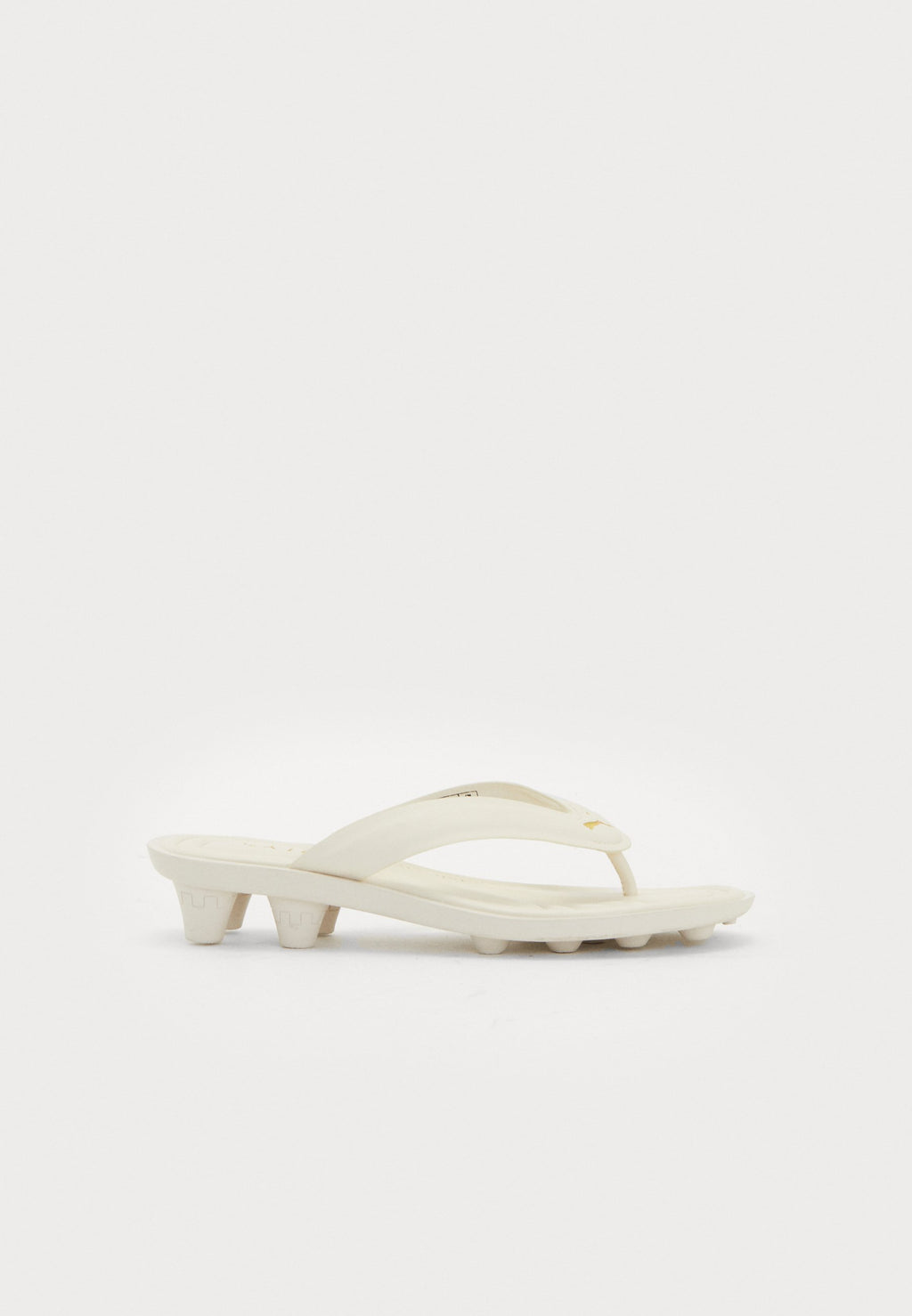 CAT CLEAT L - Claquettes de piscine - blanc alpin/couleur or