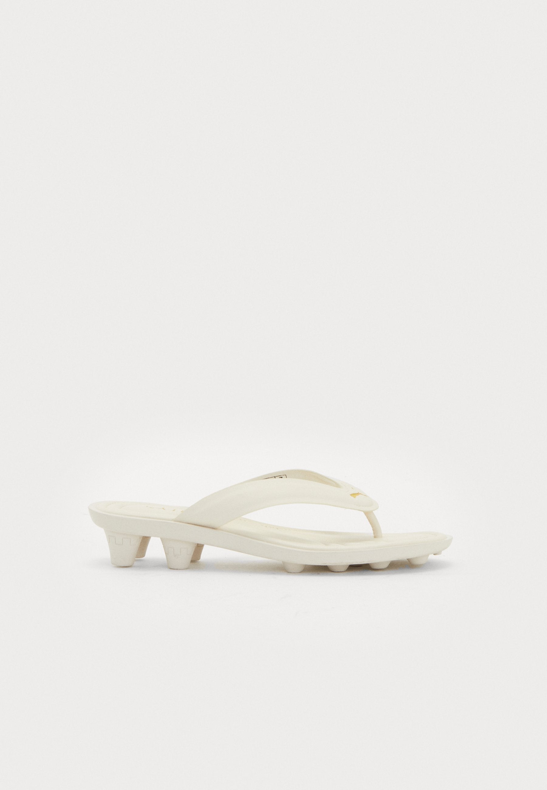 CAT CLEAT L - Claquettes de piscine - blanc alpin/couleur or
