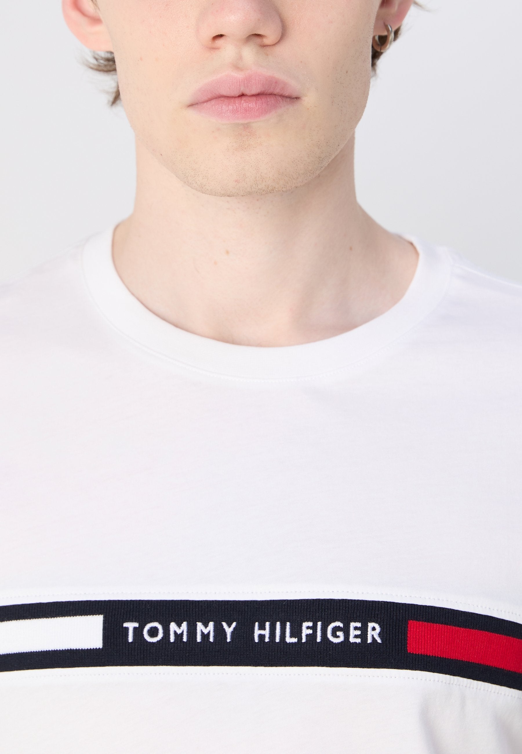 HILFIGER CHEST INSERT TEE - Print T-shirt - white