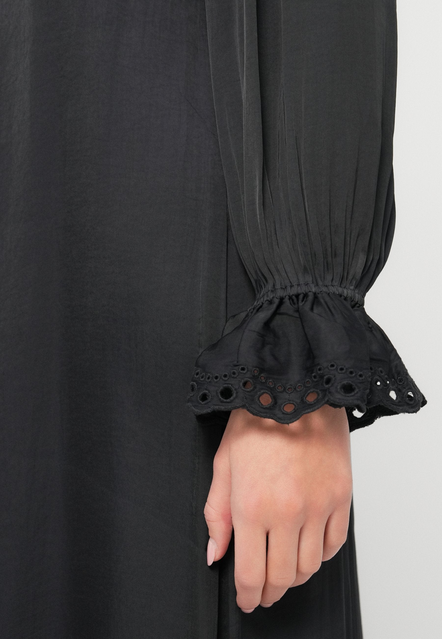 V NECK MAXI DRESS - Maxi dress - true black