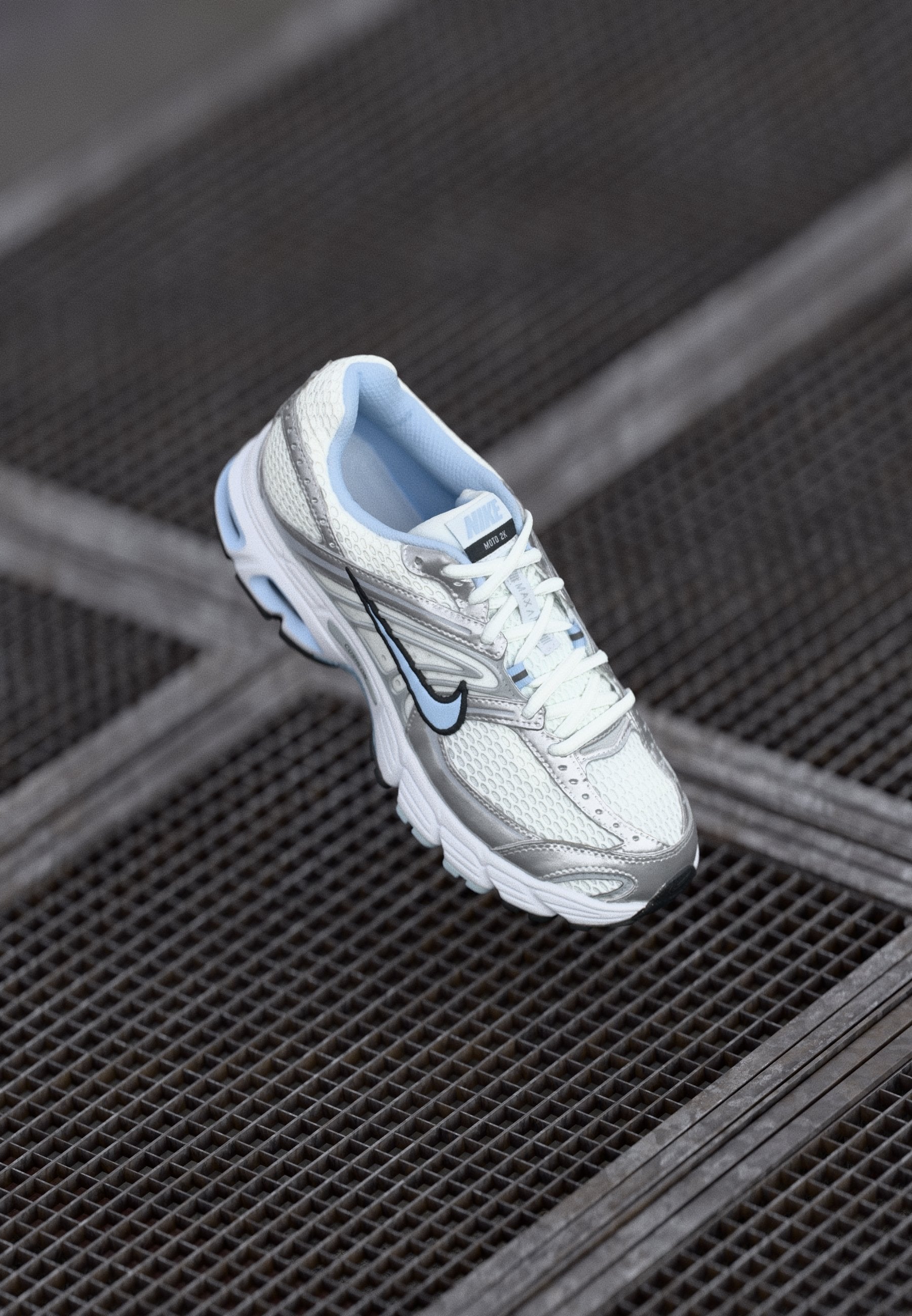 AIR MAX MOTO 2K - Trainers - white/hydrogen blue/metallic silver-coloured/black/flat silver-coloured