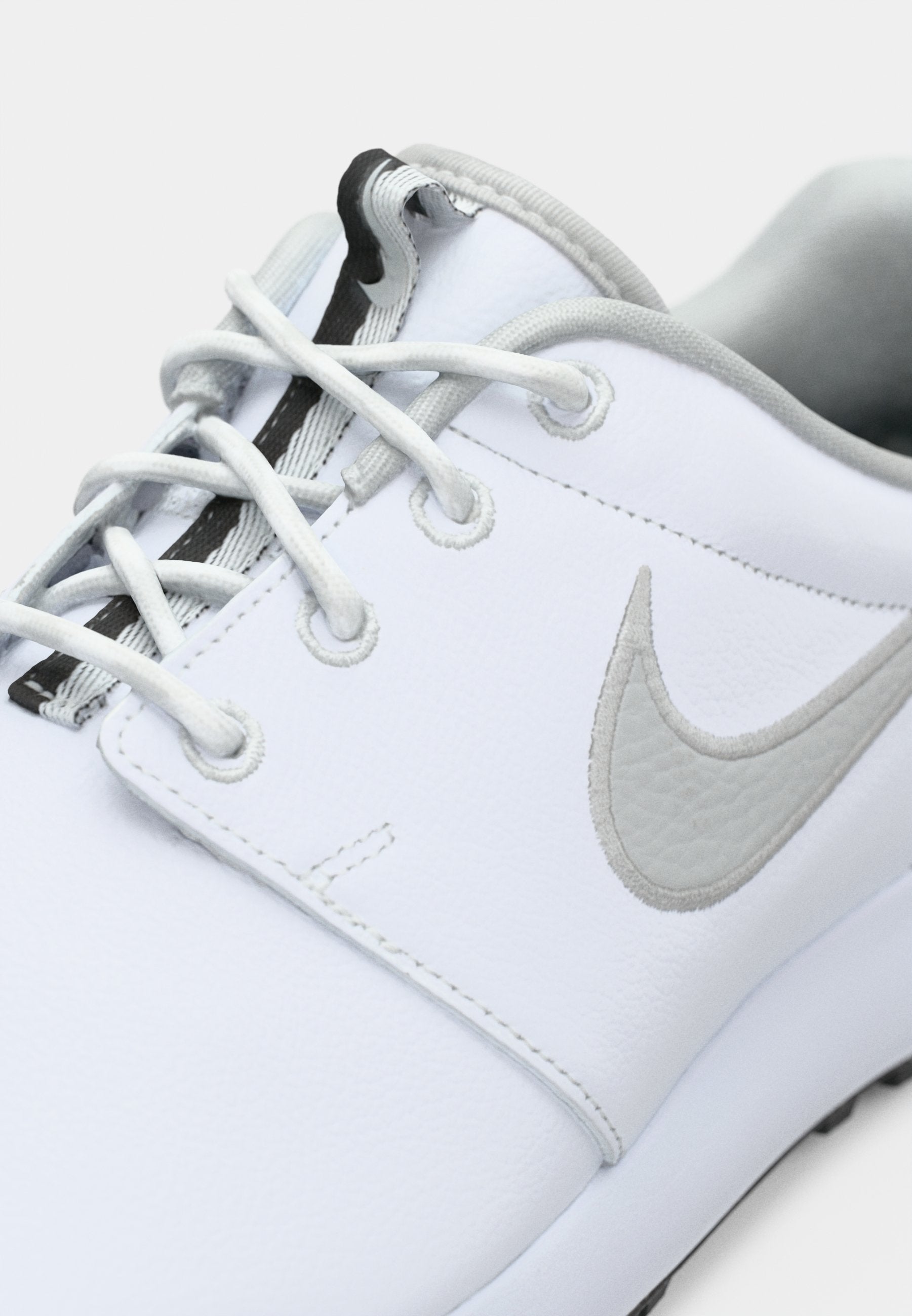 ROSHE - Golf shoes (without spikes) - white/black