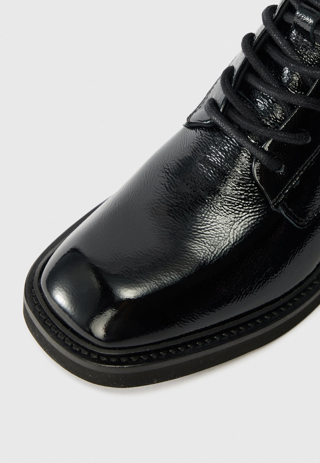 BOTTINES À LACETS EN CUIR FROISSÉ - Bottines classiques - noir