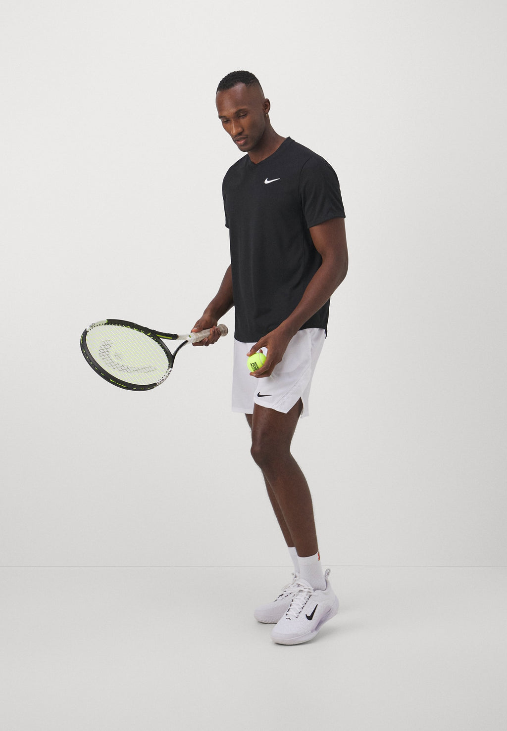 NIKECOURT VICTORY SHORT - Sports shorts - white/black