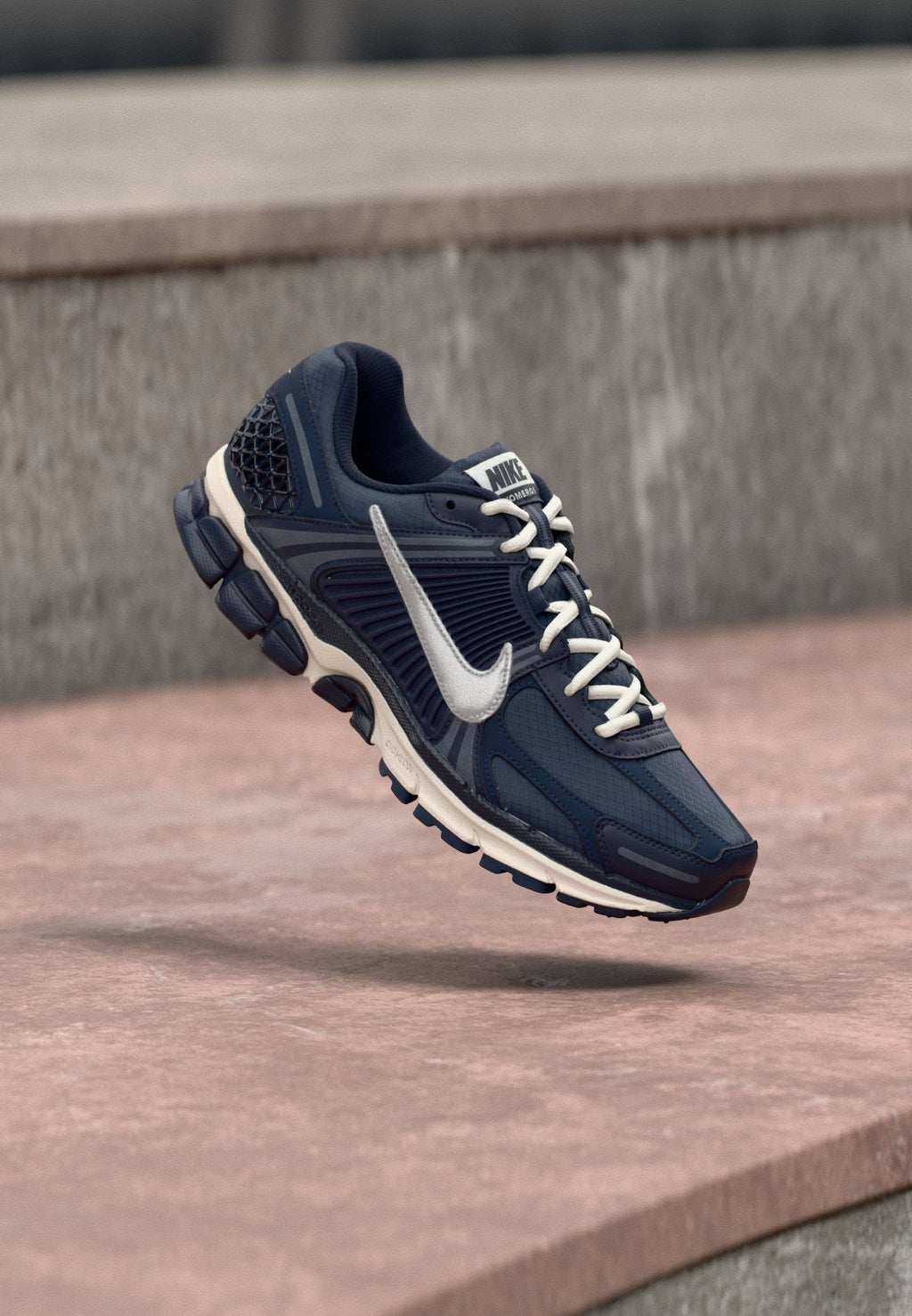 ZOOM VOMERO 5 SE TECH - Trainers - blue void/metallic silver-coloured/midnight navy/light orewood brown