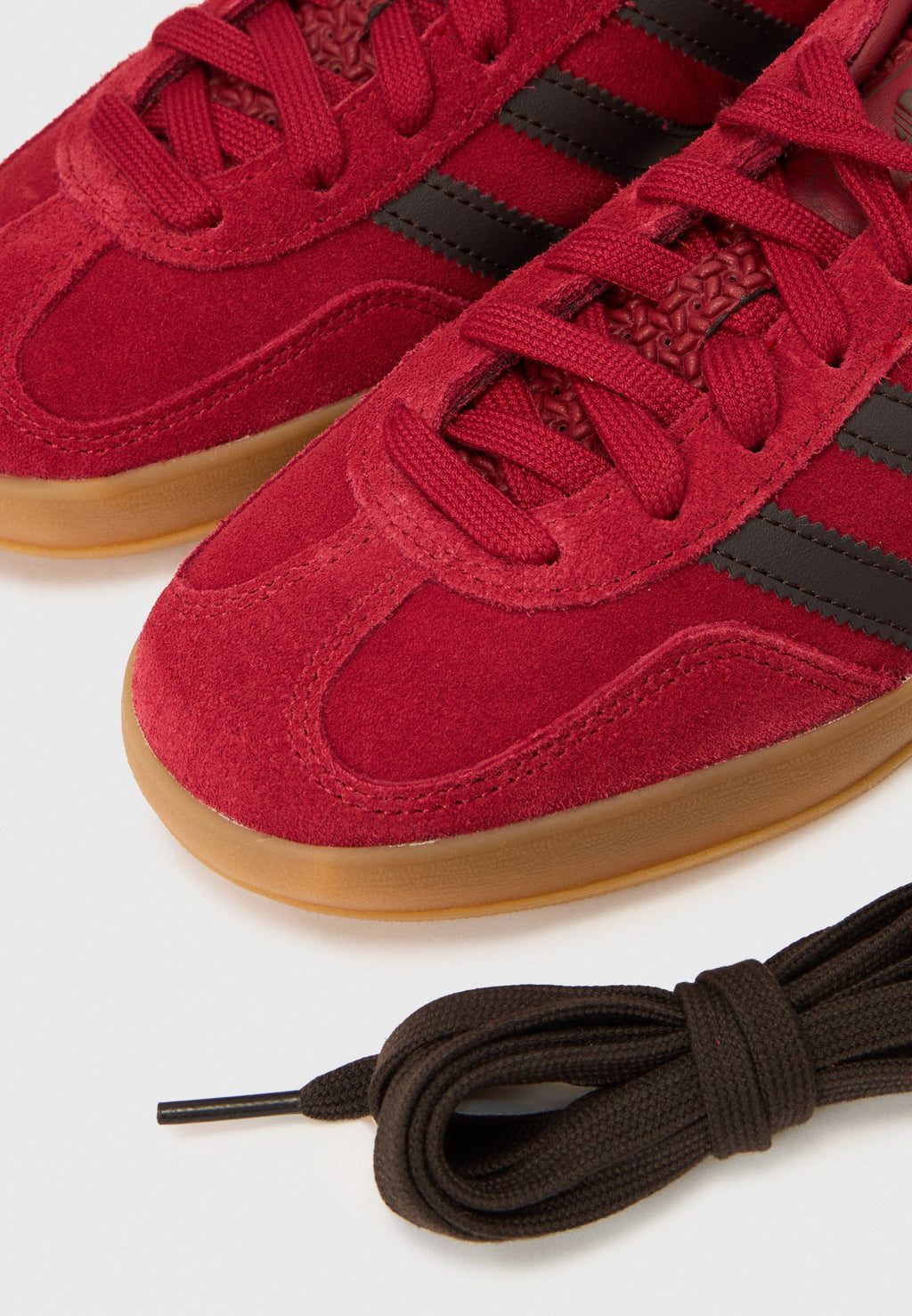 GAZELLE INDOOR J UNISEX - Spor ayakkabı - team victory red/aurora coffee/red