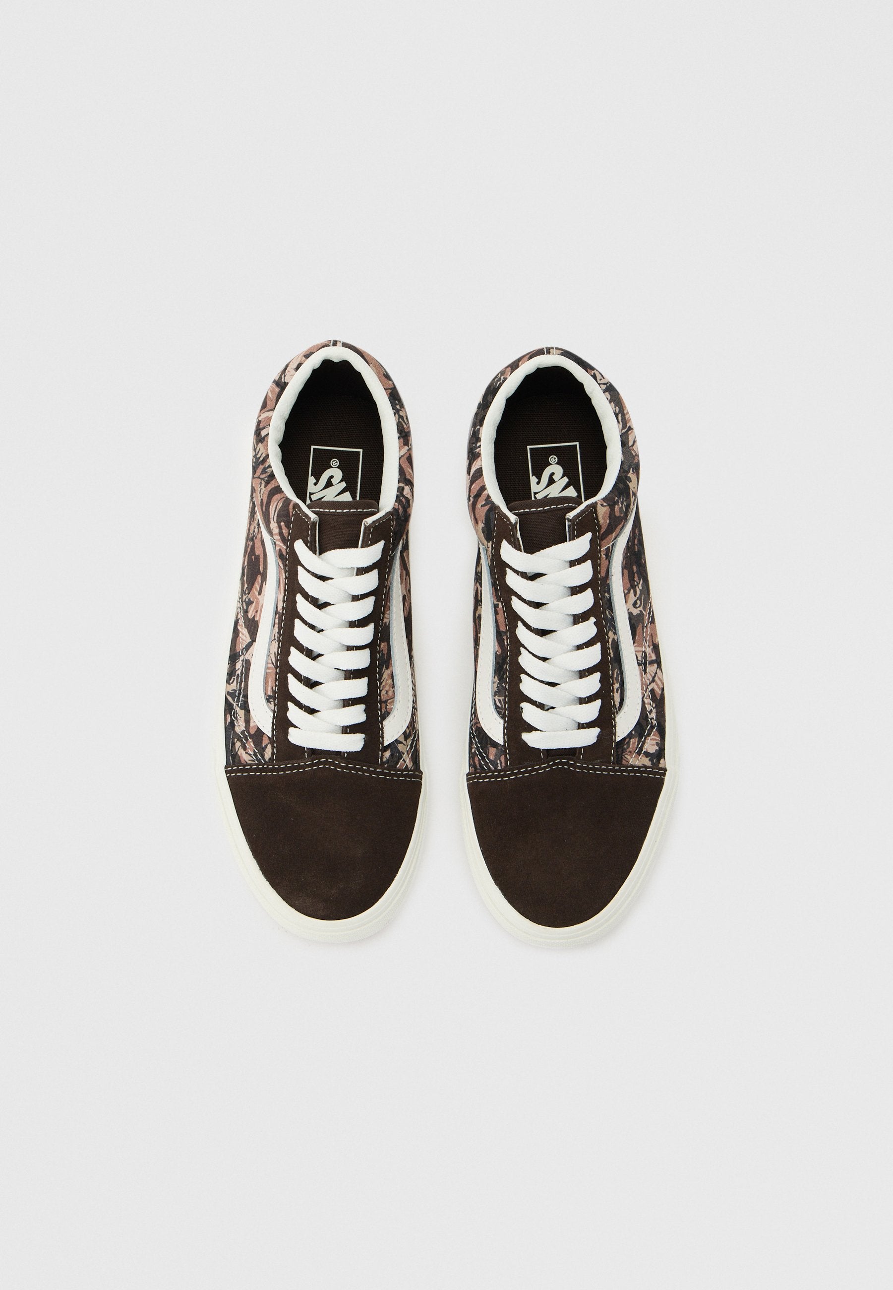 OLD SKOOL UNISEX - Skate shoes - brown