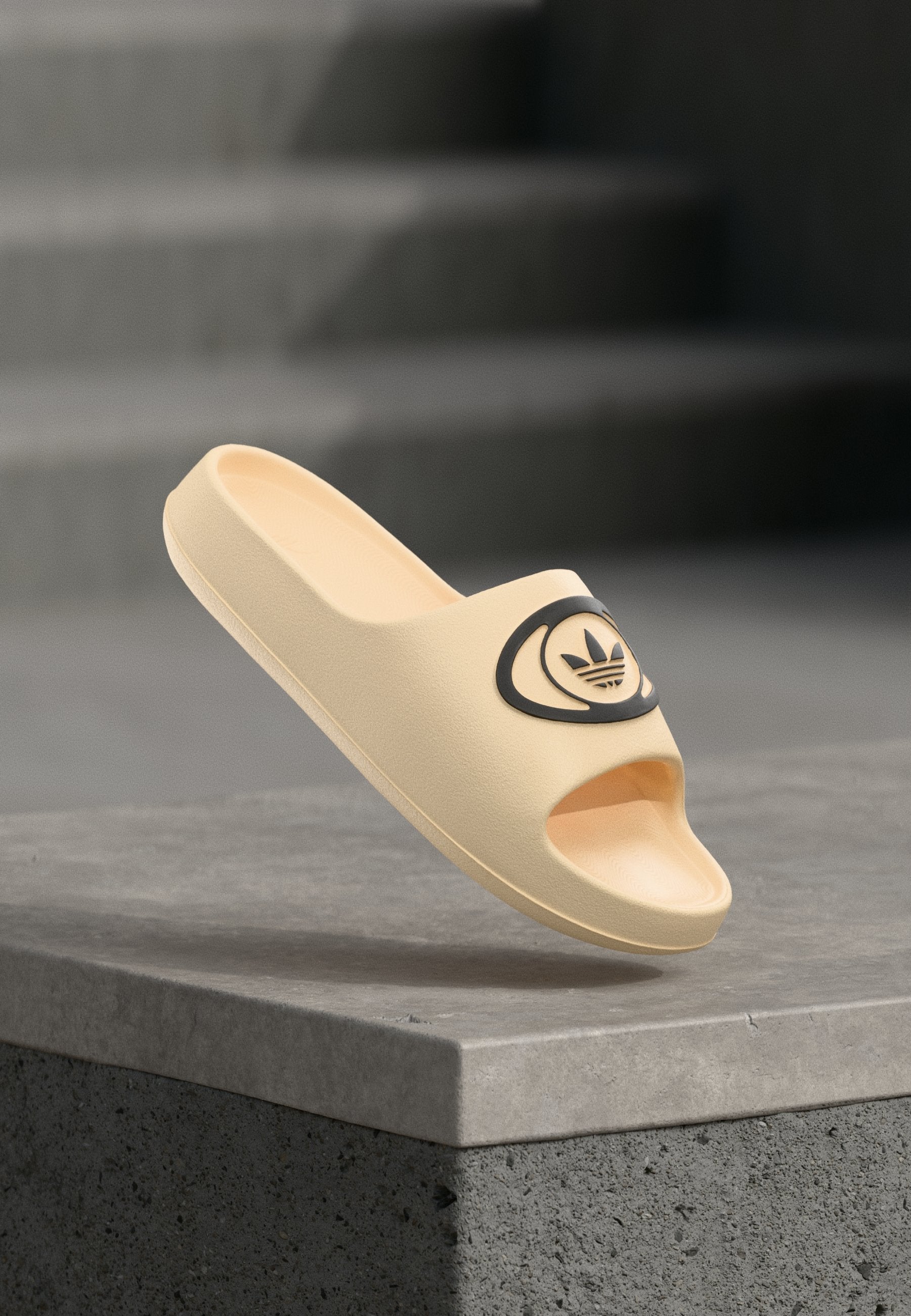 ADILETTE 00S UNISEX - Mules - sand strata/core black