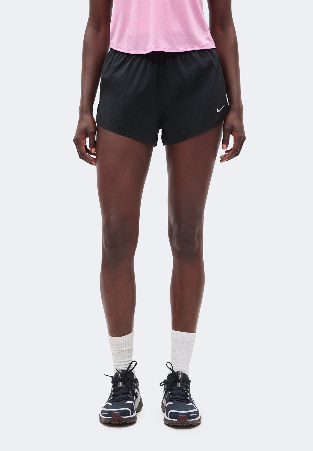 W NK SWIFT NV BRTHE SHORT - شورت رياضي - أسود/أبيض