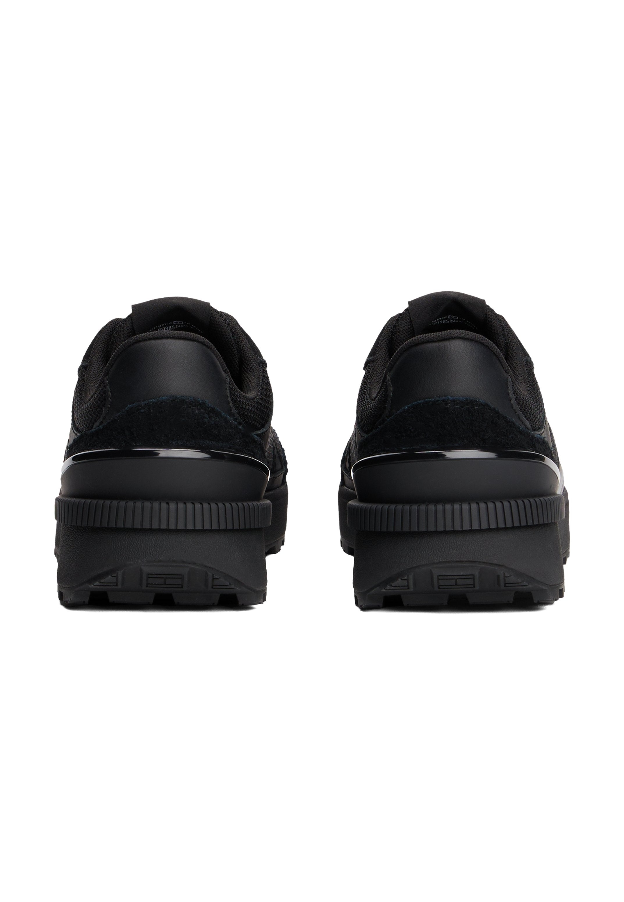 ESSENTIAL TECHNICAL MESH CLEAT TRAINERS - Trainers - black