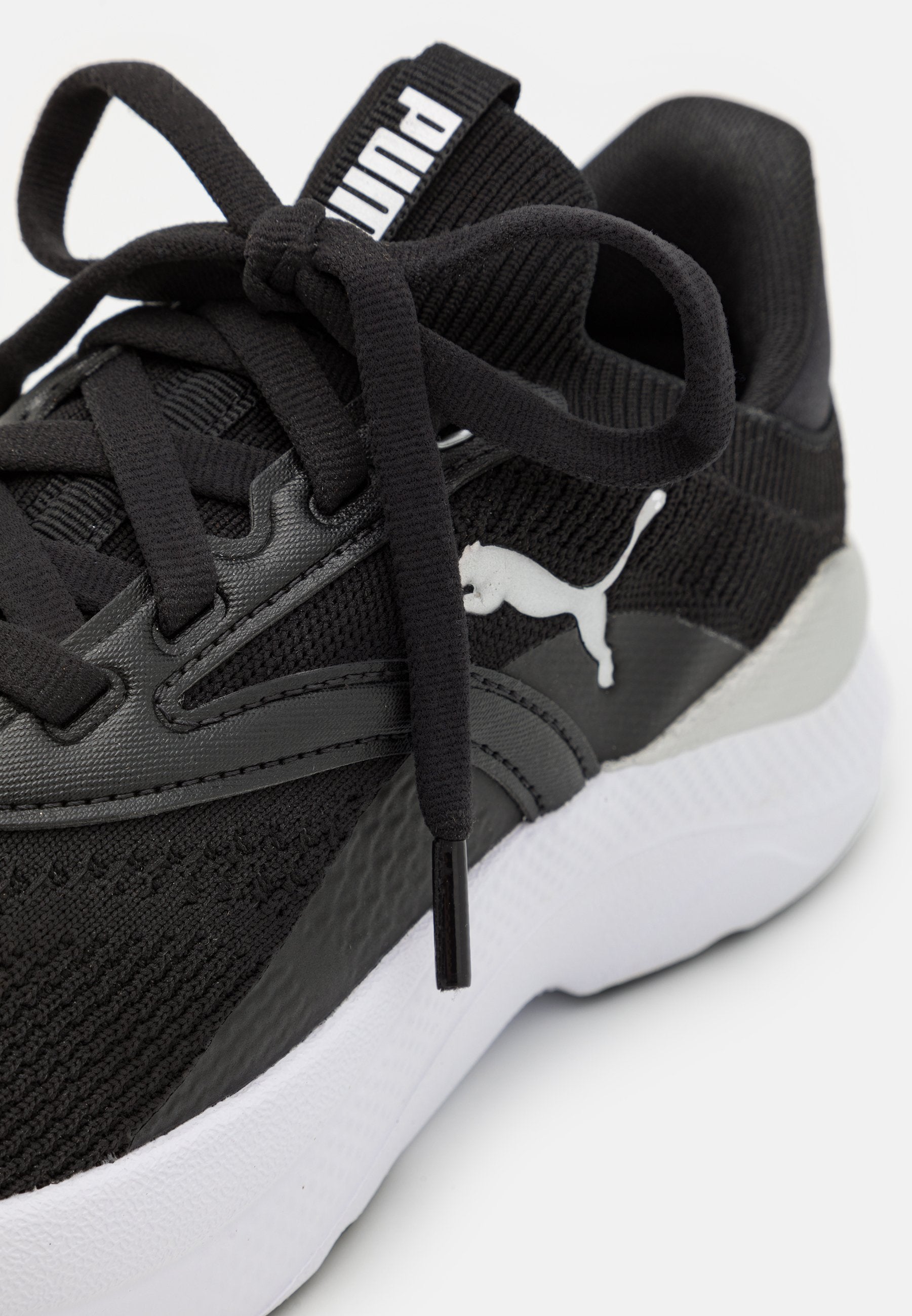 SOFTRIDE MAYVE - Training shoe - black/white