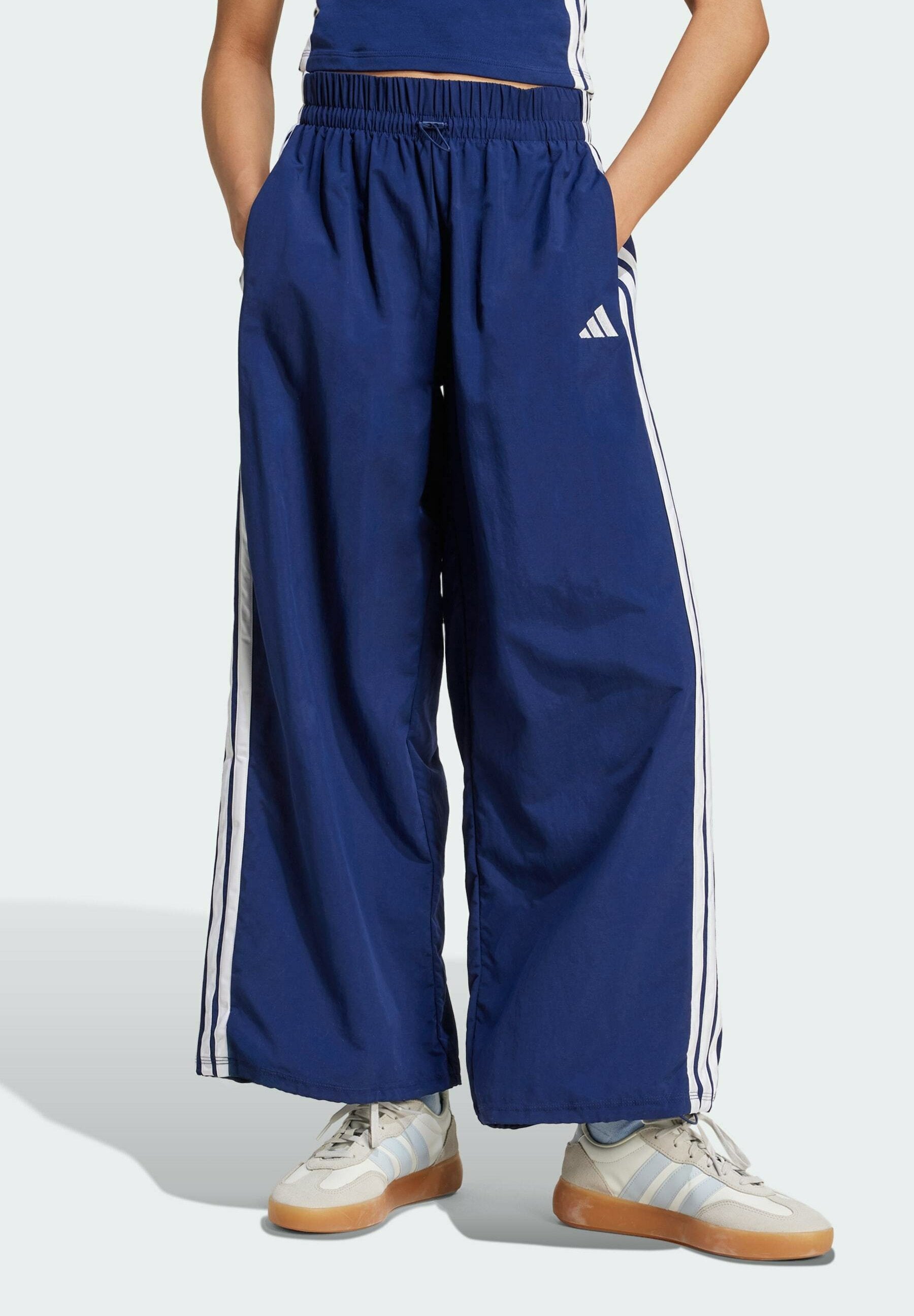 ESSENTIALS 3 STRIPES LIFESTYLE WOVEN PARACHUTE - Bas de survêtement - dark blue white