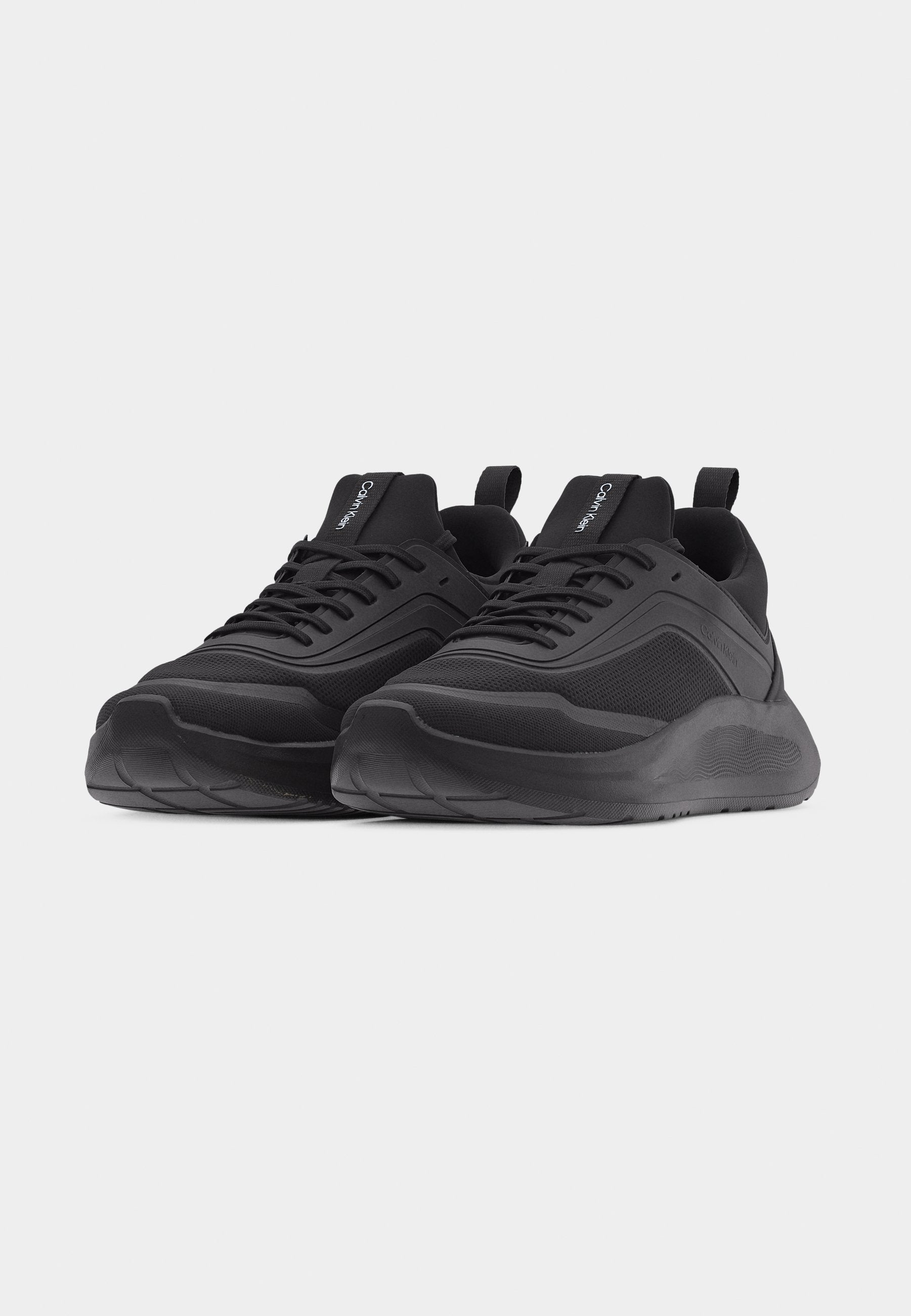 Trainers - black