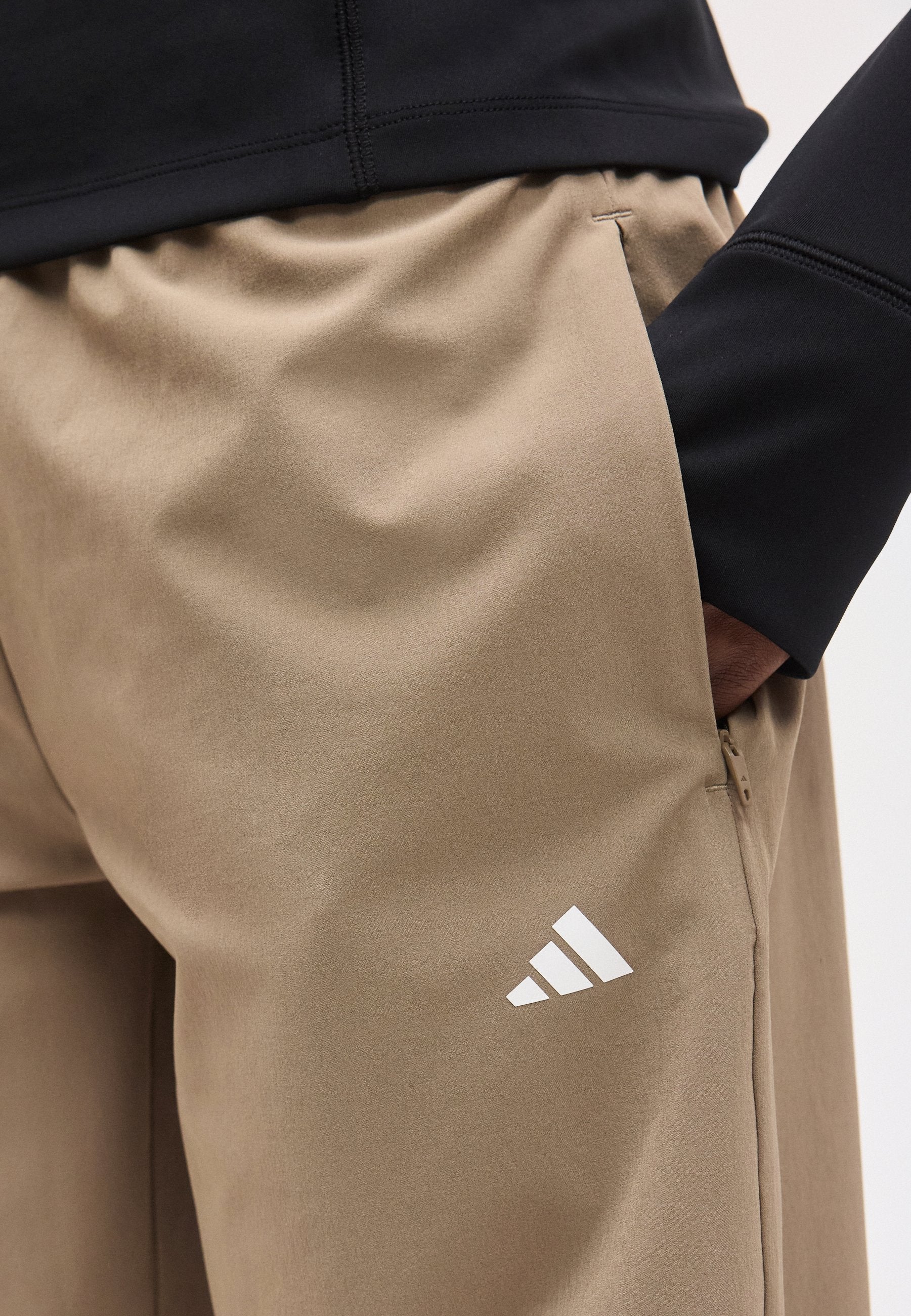 Tracksuit bottoms - khaki six