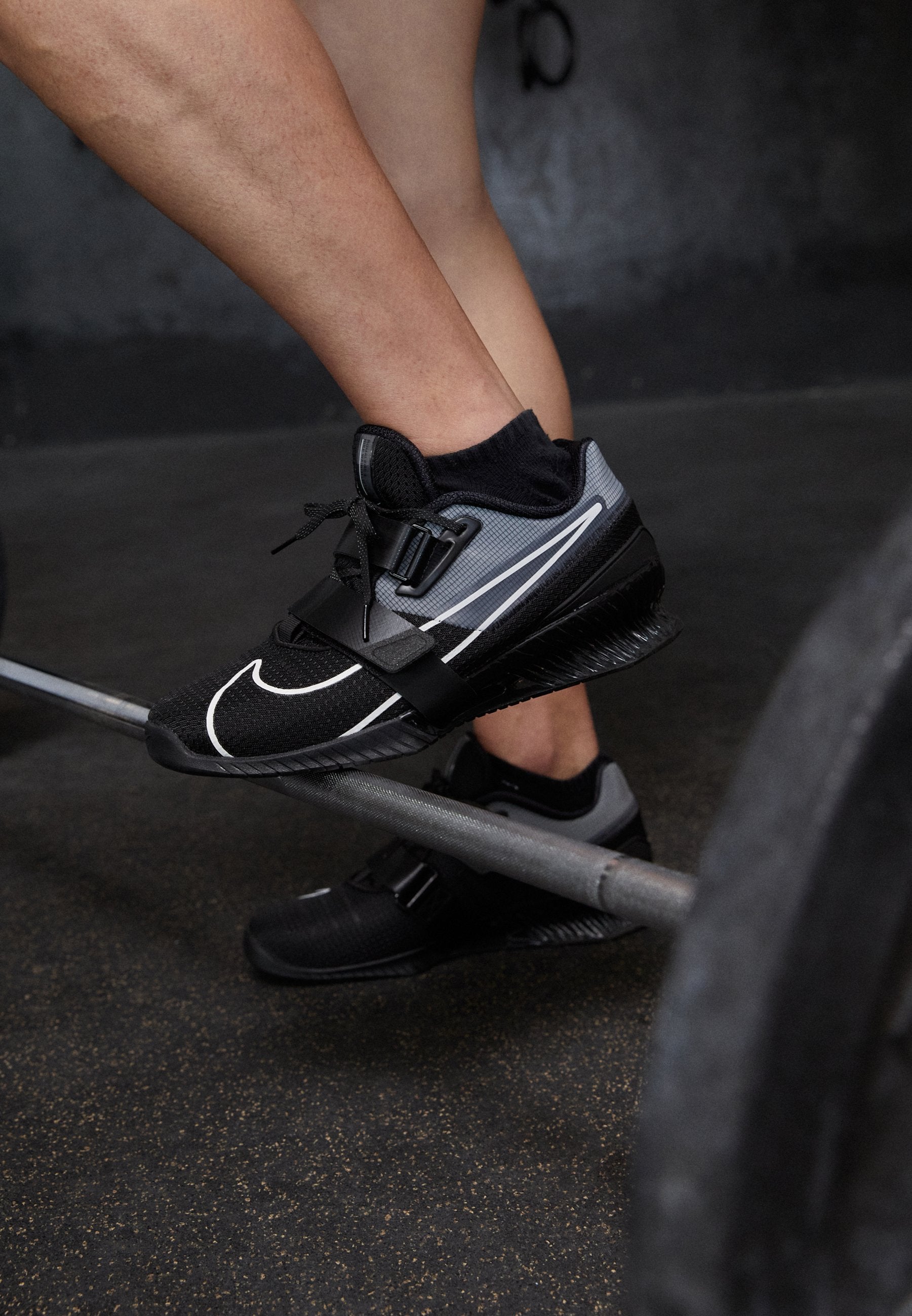 ROMALEOS 4 - Training shoe - black/white