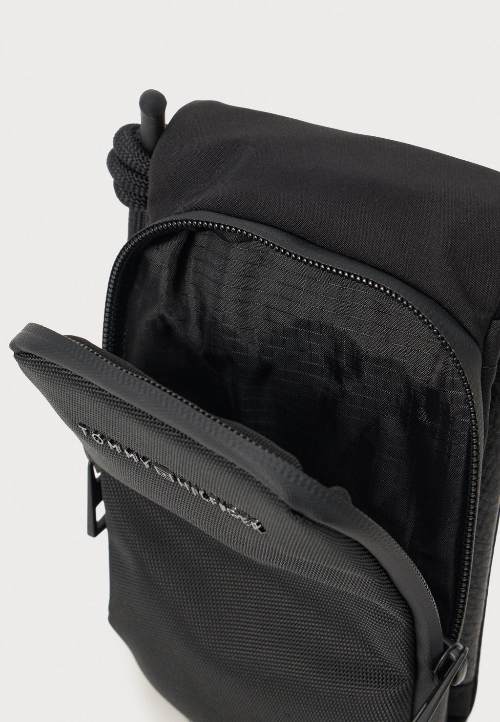 TEXTILE FLAP LOGO TRAVEL POUCH - Cross body bag - black
