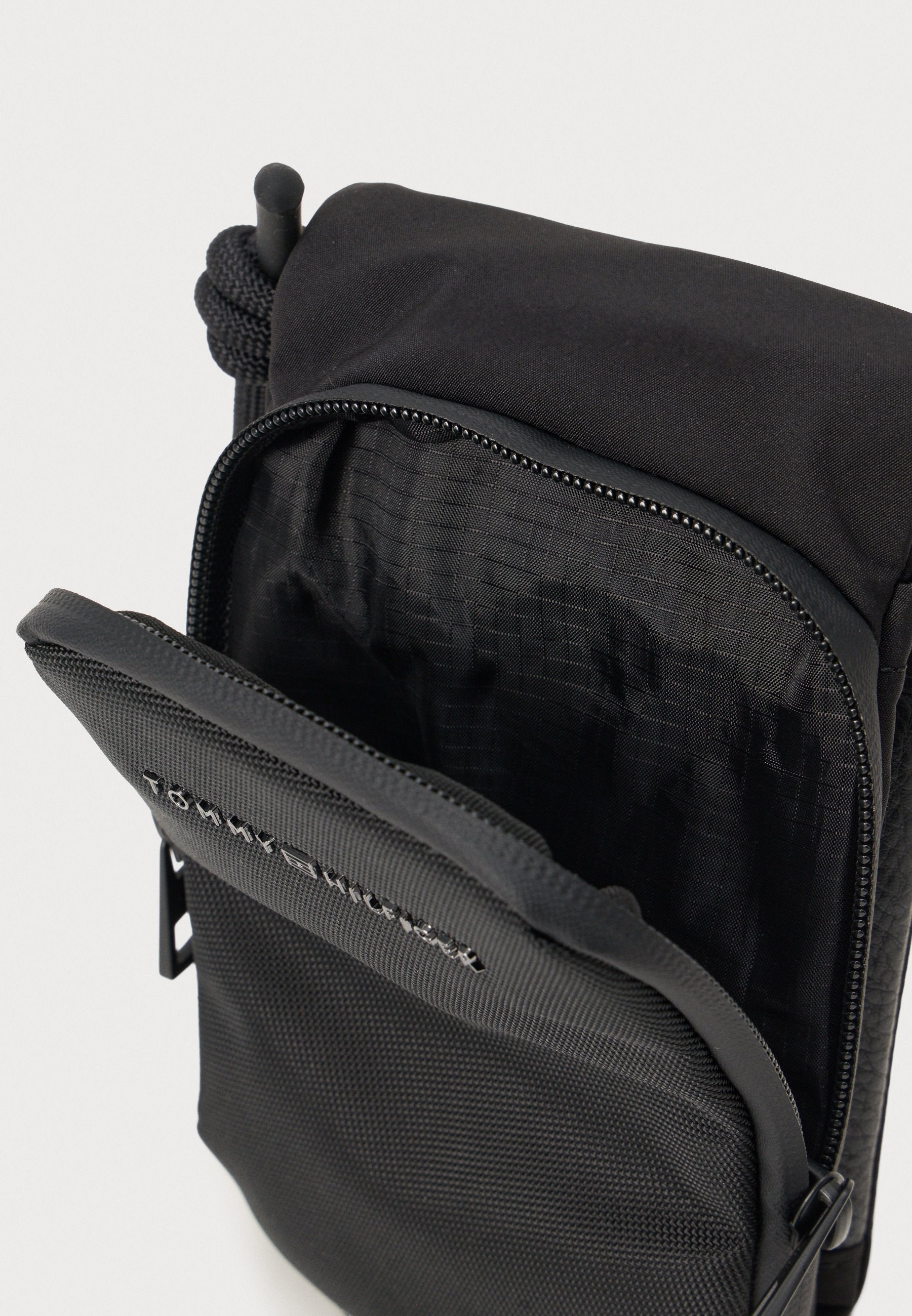TEXTILE FLAP LOGO TRAVEL POUCH - Cross body bag - black