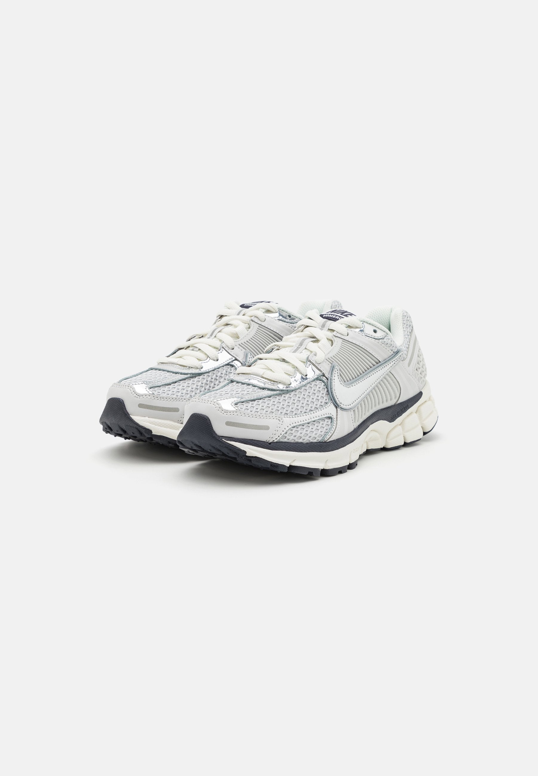ZOOM VOMERO 5  - Trainers - photon dust/chrome/gridiron/sail/metallic platinum