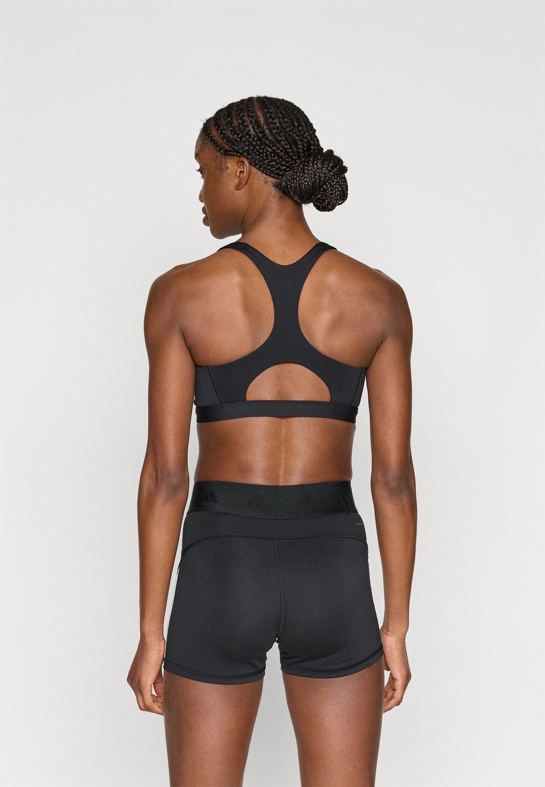 OPTIME ESSENTIALS WORKOUT ZIP-FRONT MEDIUM SUPPORT - Medium support sports bra - black