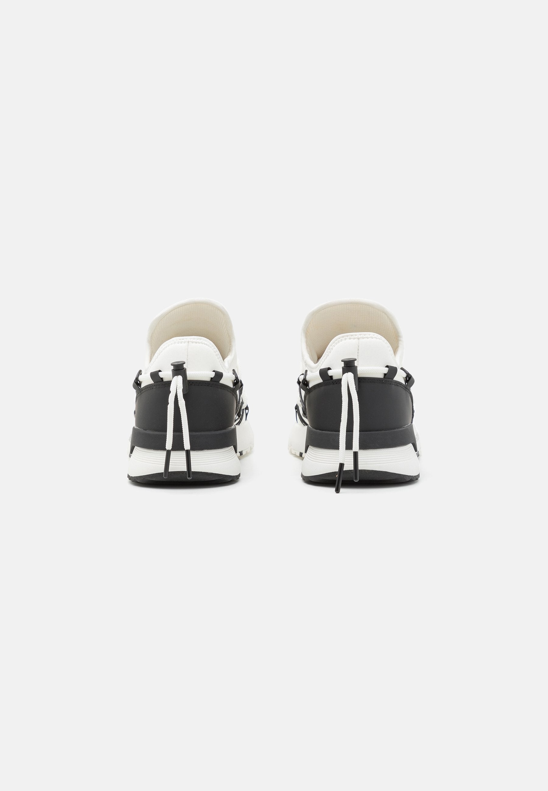 Trainers - white