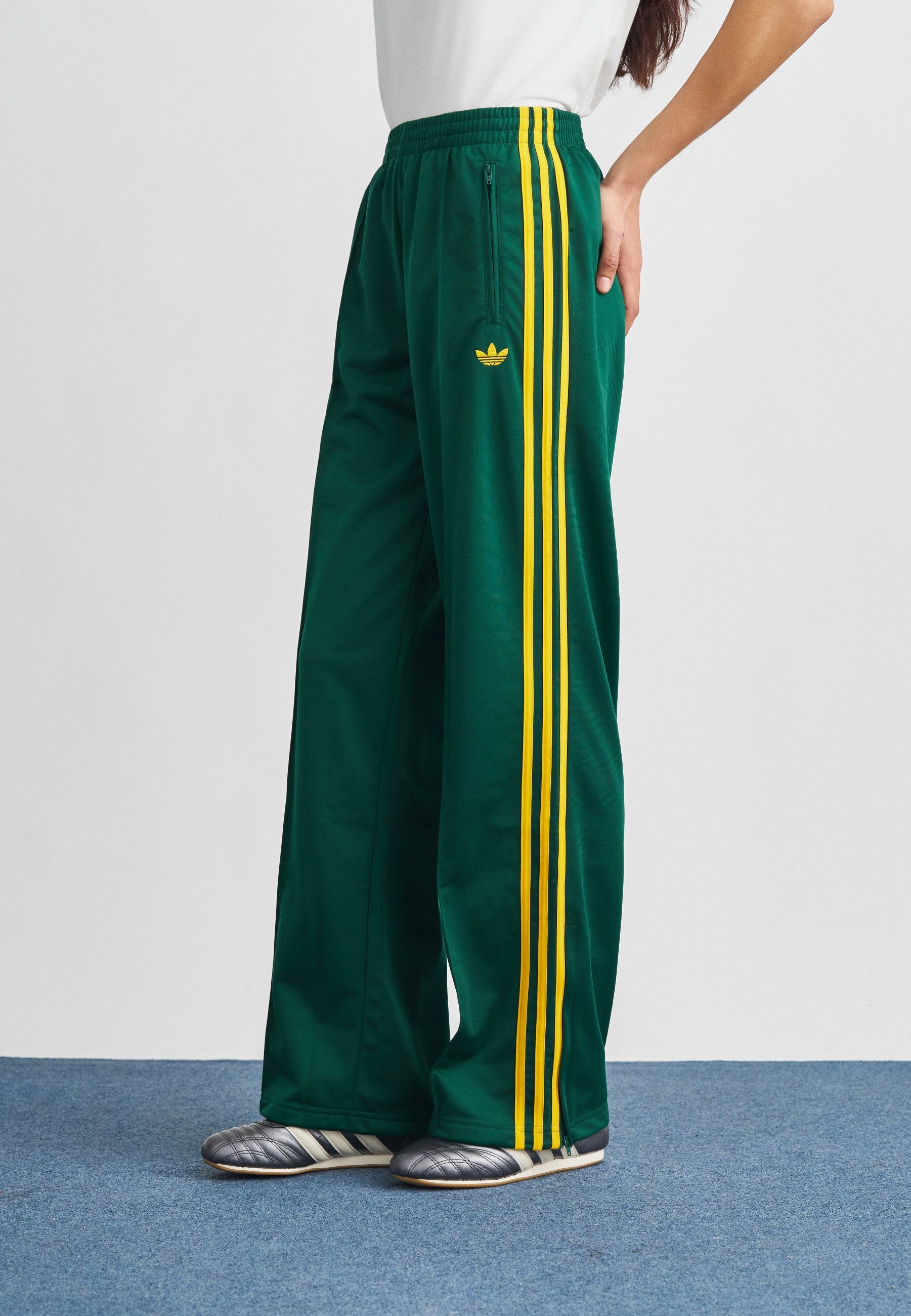 FIREBIRD LOOSE TRACKSUIT PANTS - Tracksuit bottoms - collegiate green/crew yellow