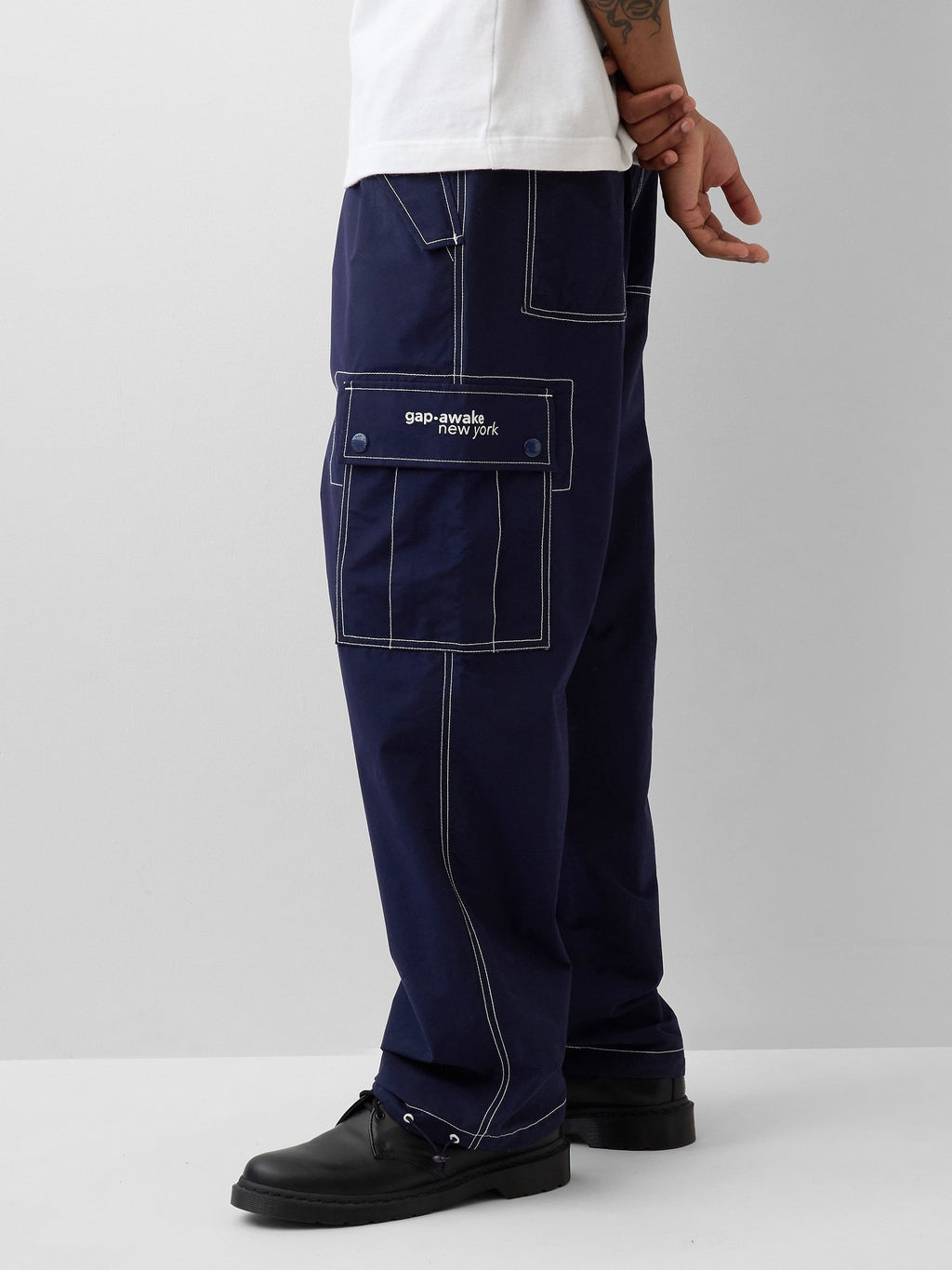 GAP AWAKE NY CARGO BAGGY JOGGERS - Cargo trousers - navy uniform