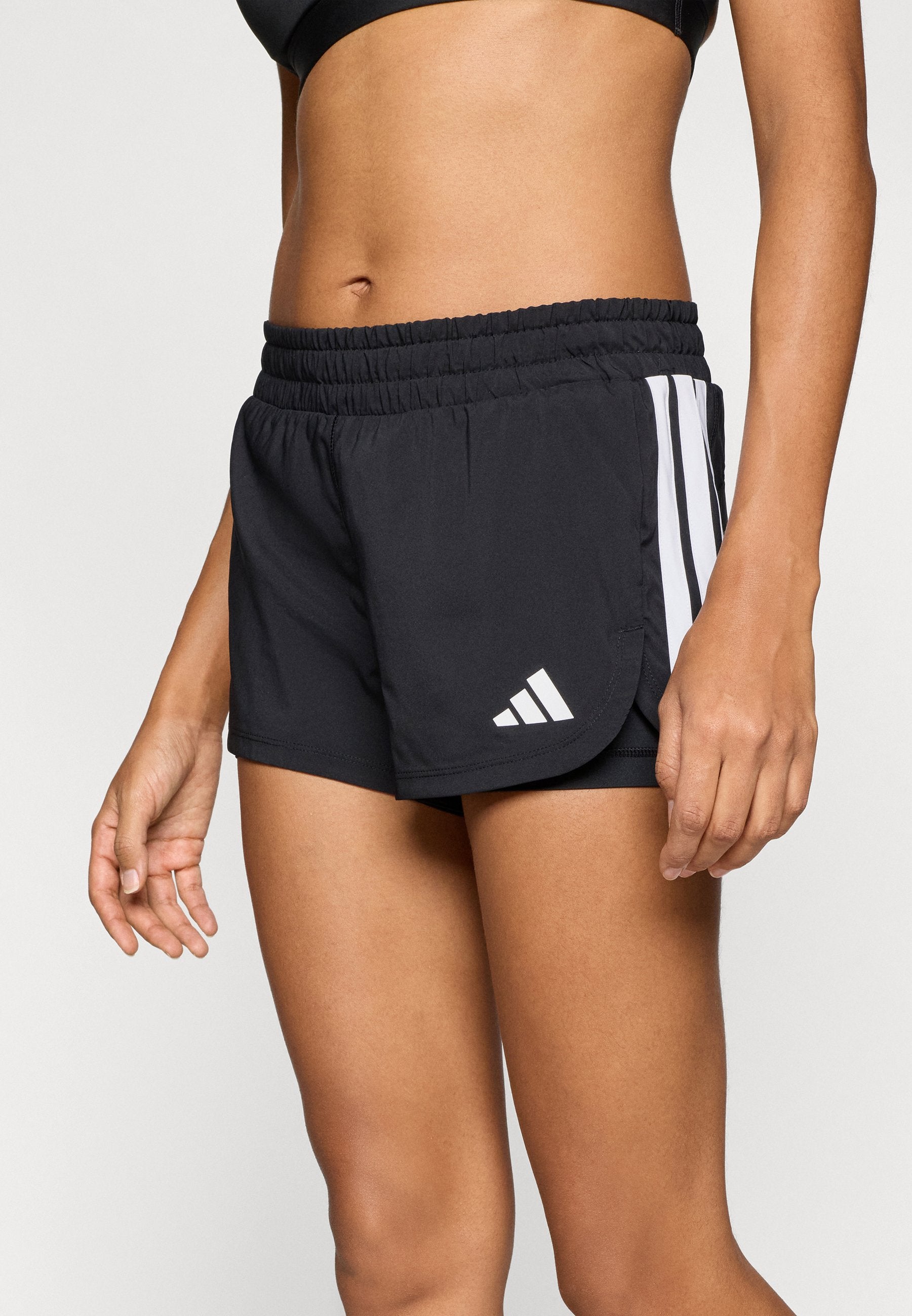 PACER WORKOUT WOVEN 2IN1 - Sports shorts - black