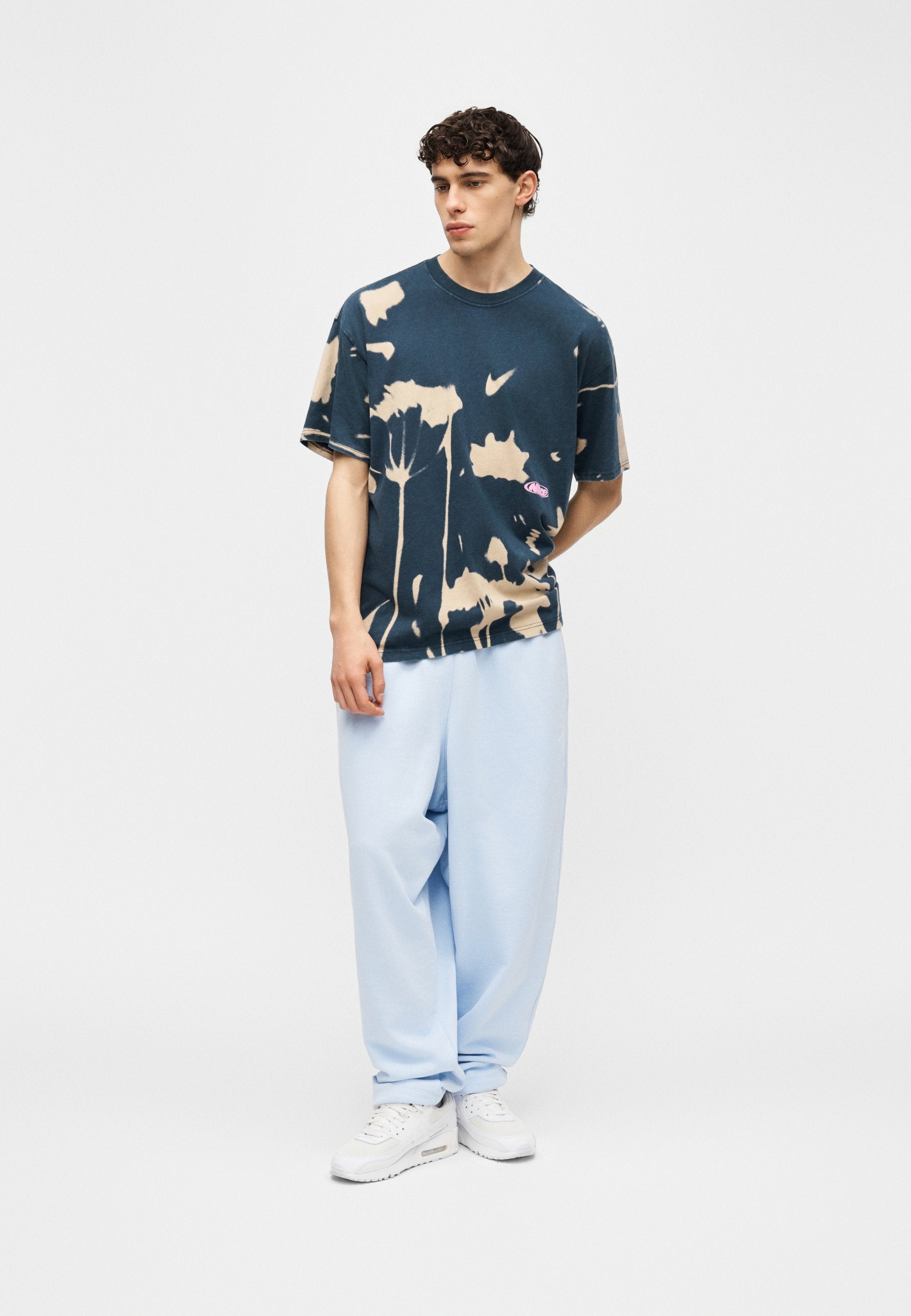 TEE FLORAL - T-shirt imprimé - obsidian foncé/sable clair