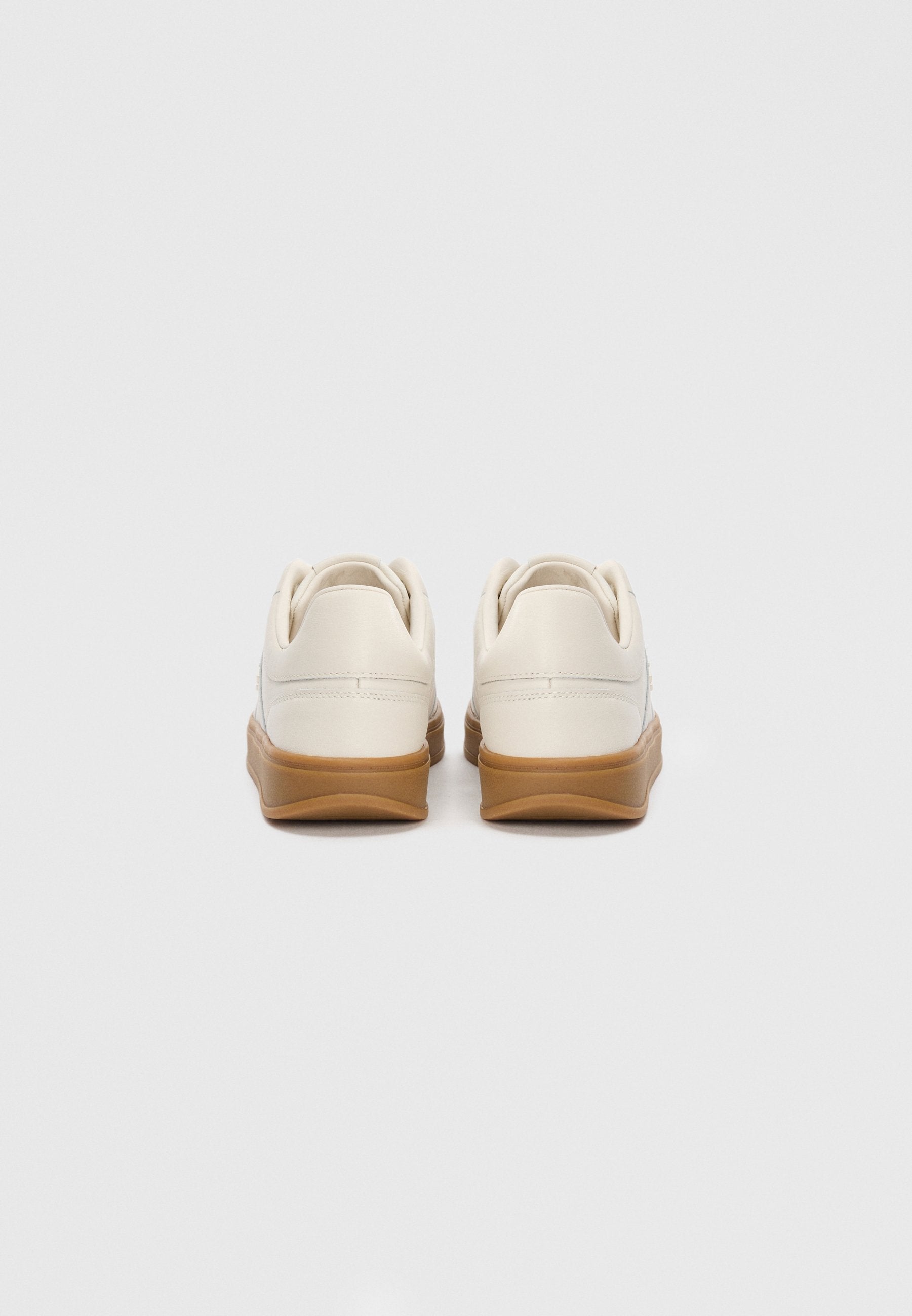 TH MONOGRAM LEATHER COURT TRAINERS - Trainers - soft cream
