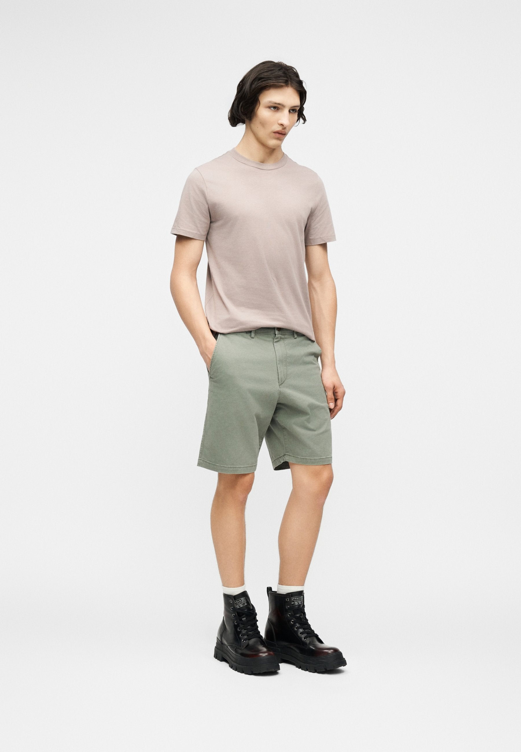 ESSENTIAL - Shorts - mesculen green