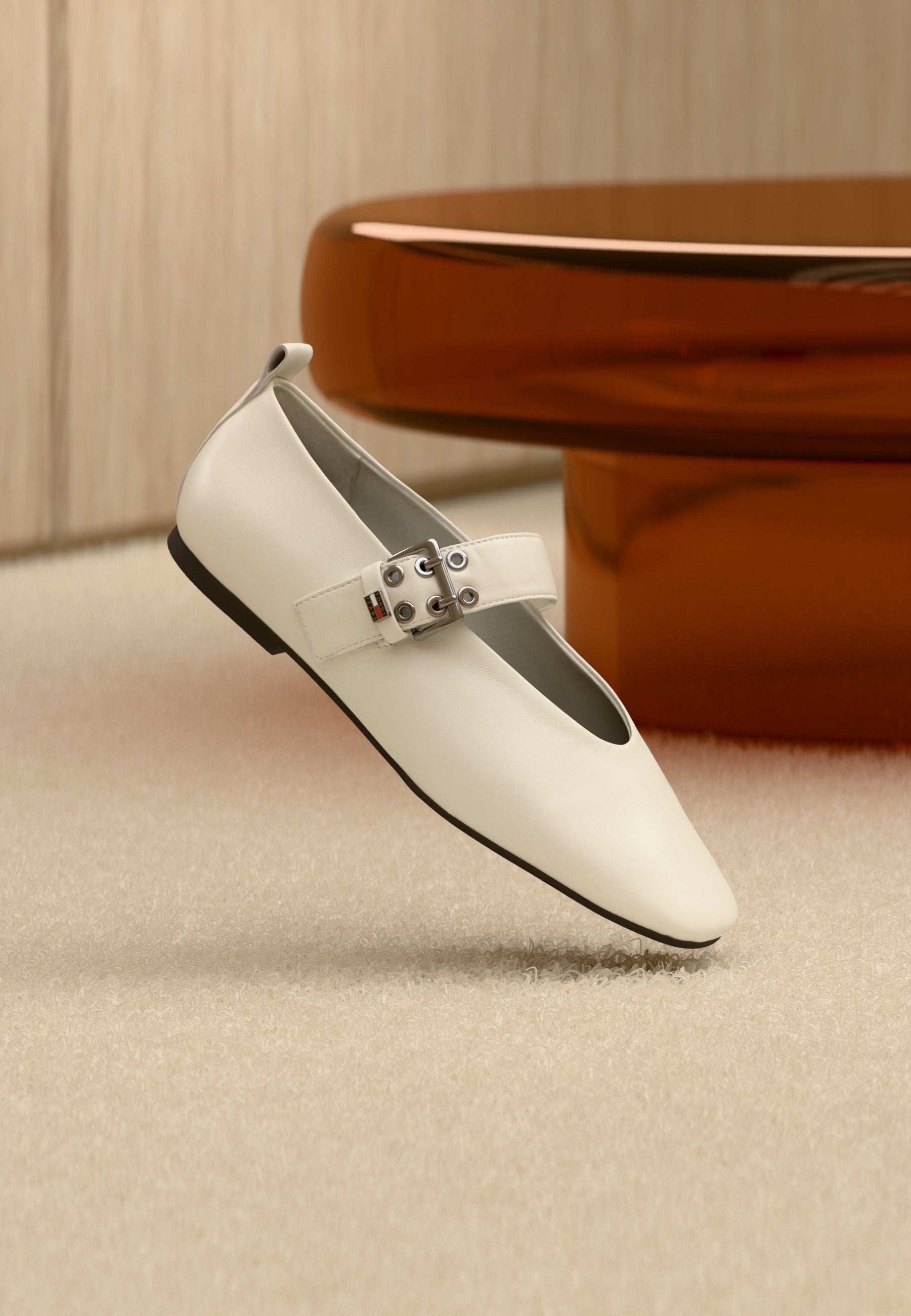 TJW BALLERINA BUCKLE - Ankle strap ballet pumps - ivory