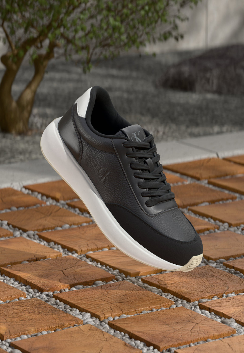 ATHLEISURE RUNNER - Trainers - black/bright white