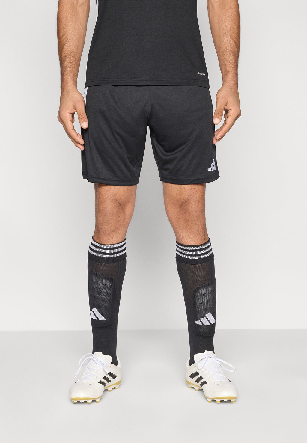 TIRO 26 ESSENTIALS SHORTS - Sports shorts - black/white