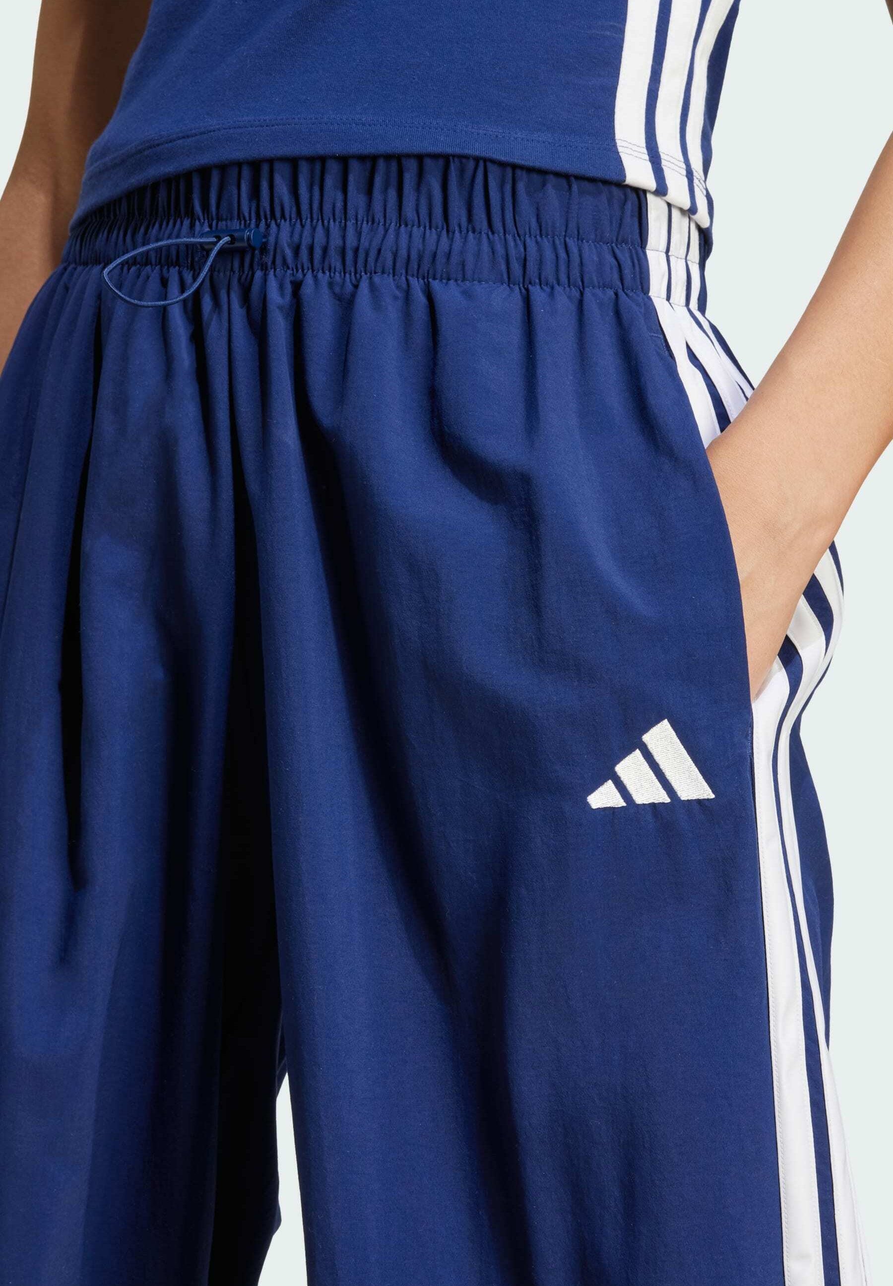 ESSENTIALS 3 STRIPES LIFESTYLE WOVEN PARACHUTE - Bas de survêtement - dark blue white