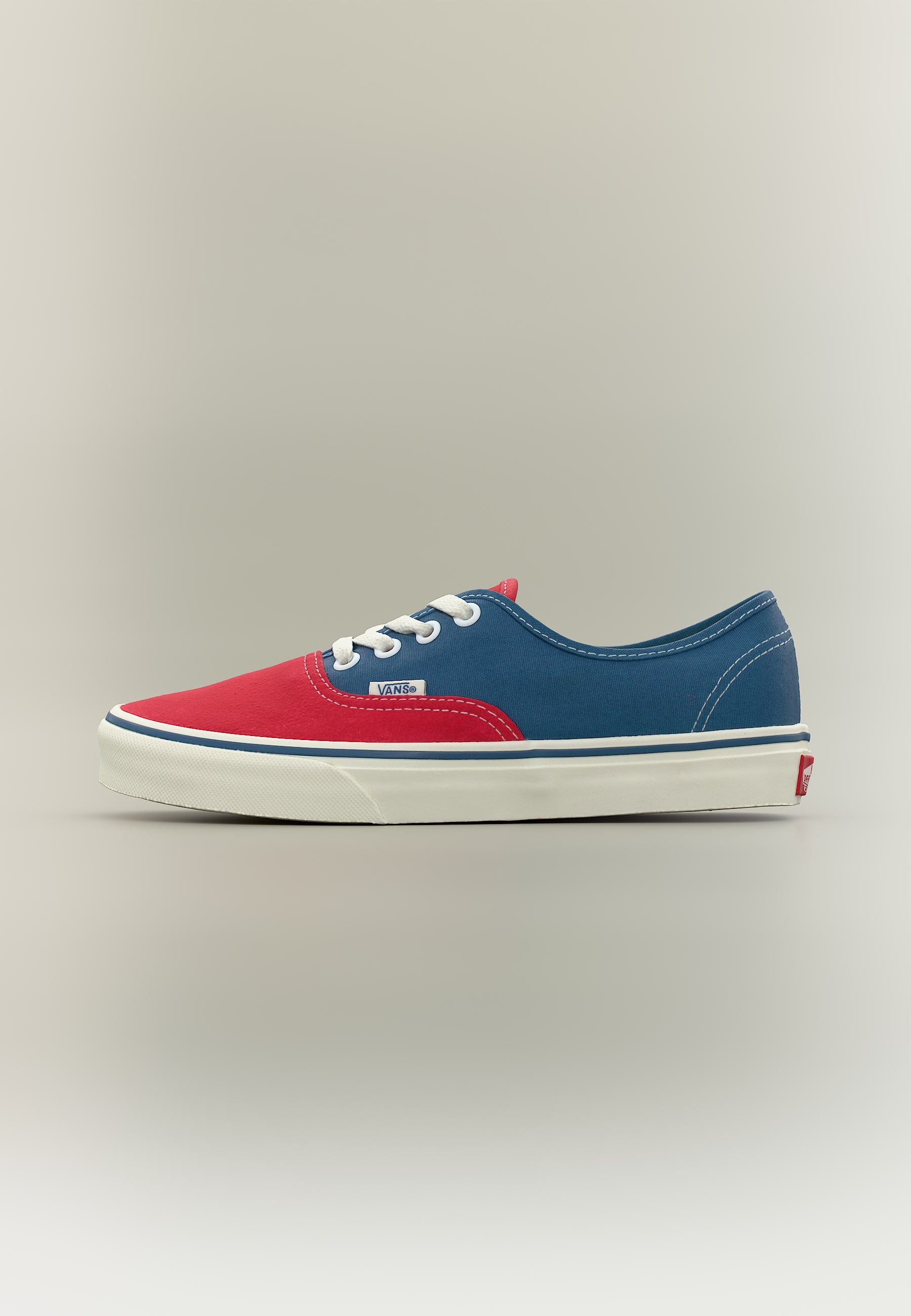 AUTHENTIC - Skate shoes - primary racing red