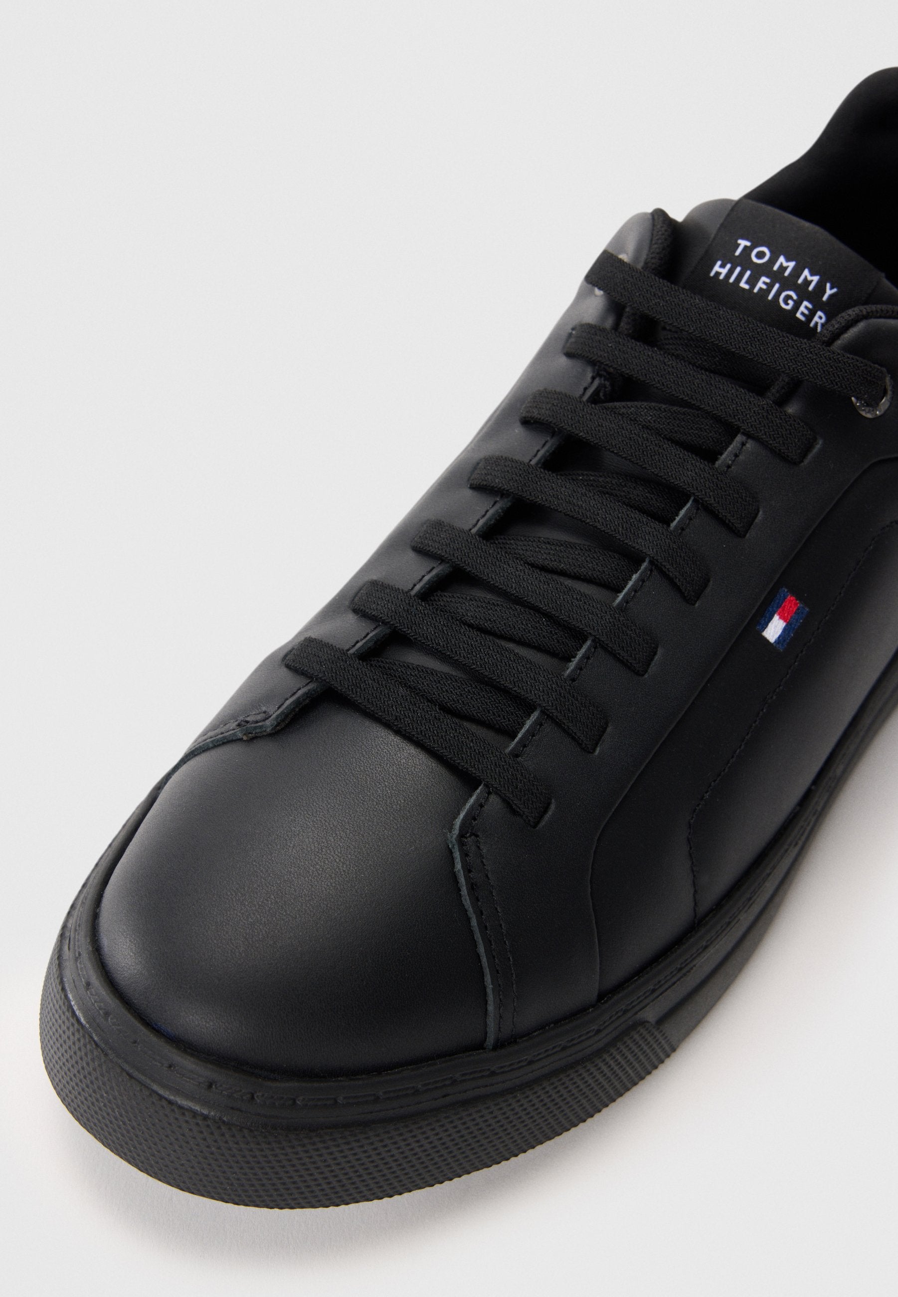 ICON COURT LIGHT ESS - Trainers - black