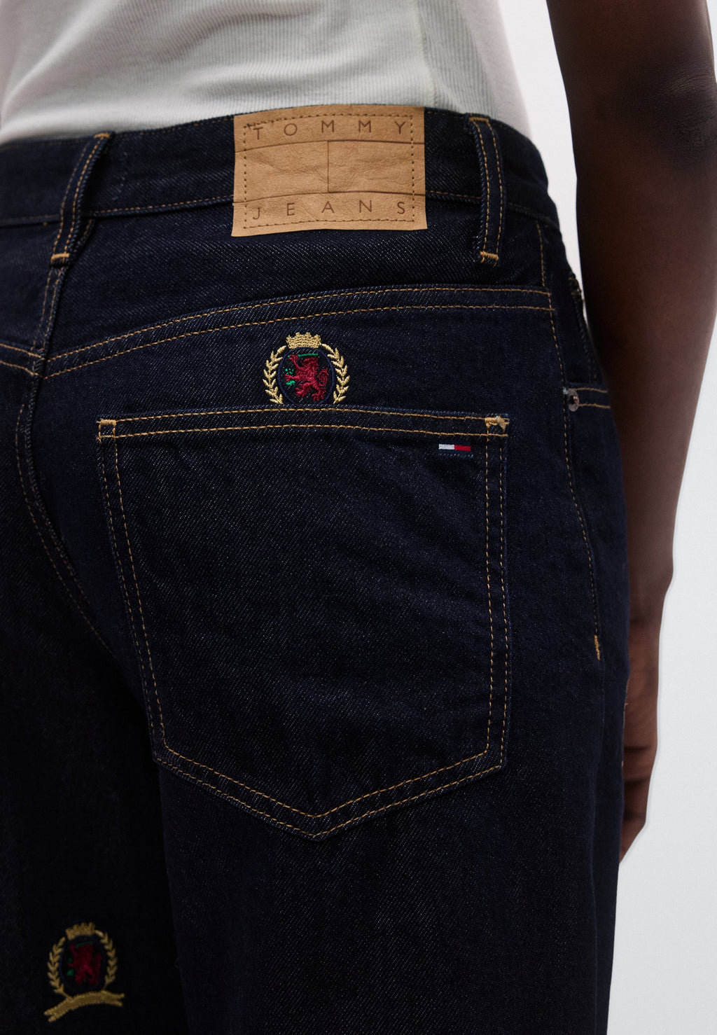 جينز MIA CREST EMBROIDERY مستقيم مريح - جينز مريح - دنيم داكن