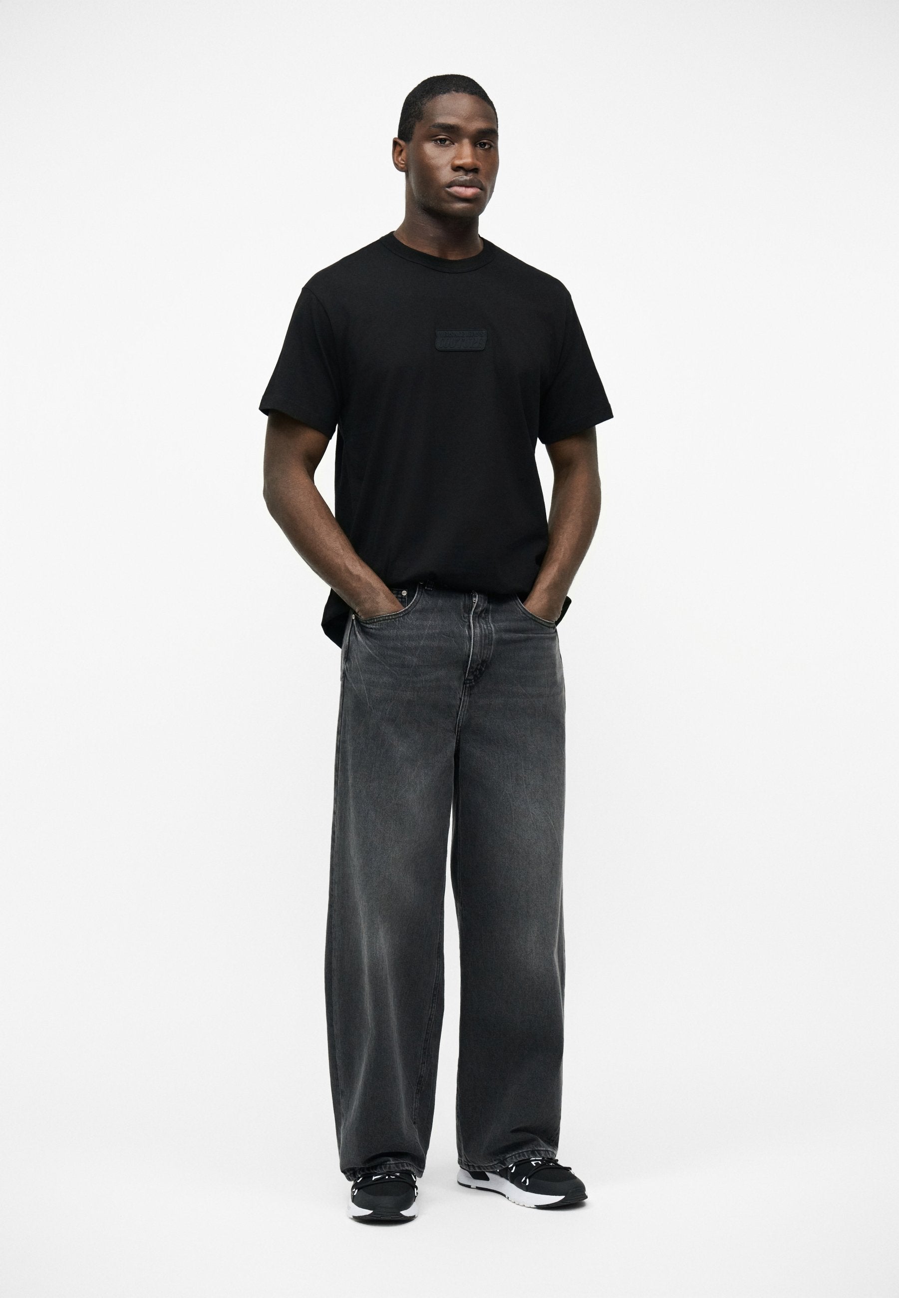 PATCH SQUARE - Basic T-shirt - black