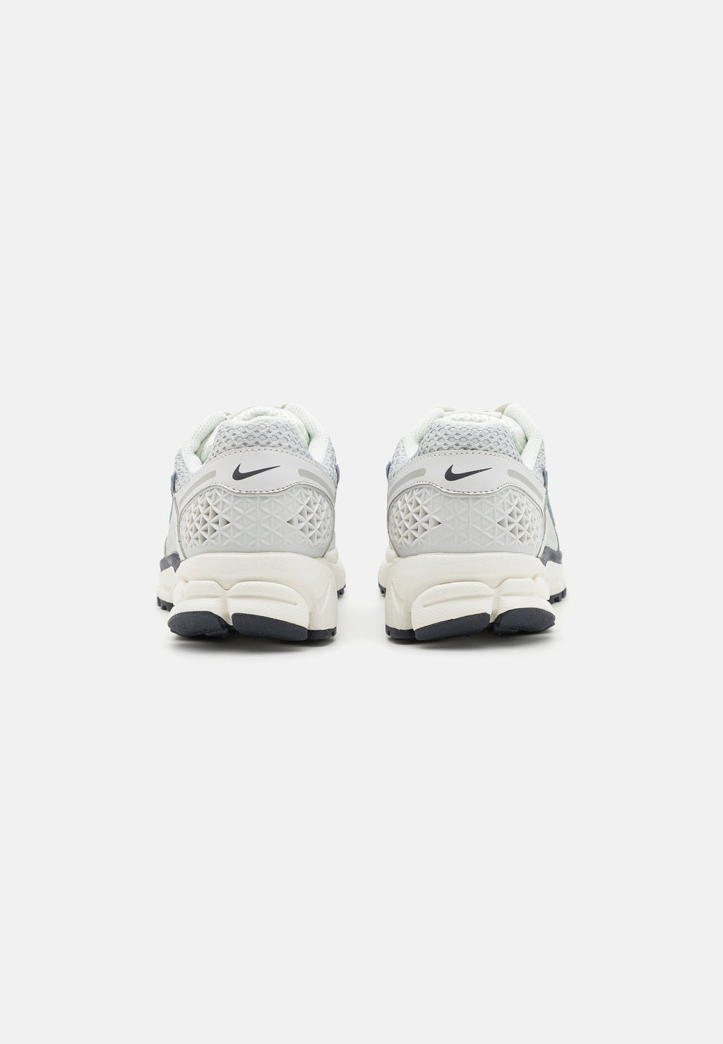 ZOOM VOMERO 5  - Trainers - photon dust/chrome/gridiron/sail/metallic platinum