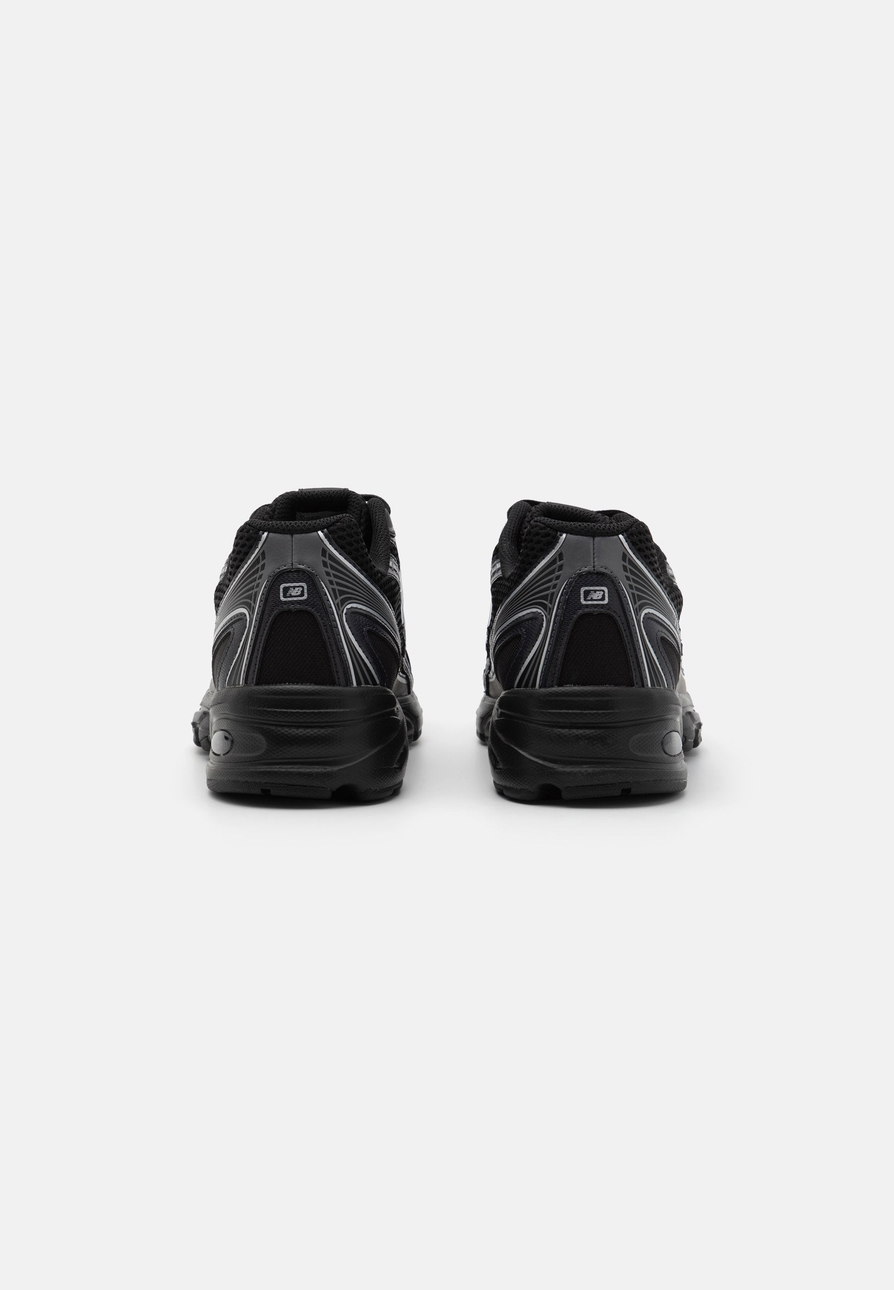 U740 UNISEX - Trainers - black