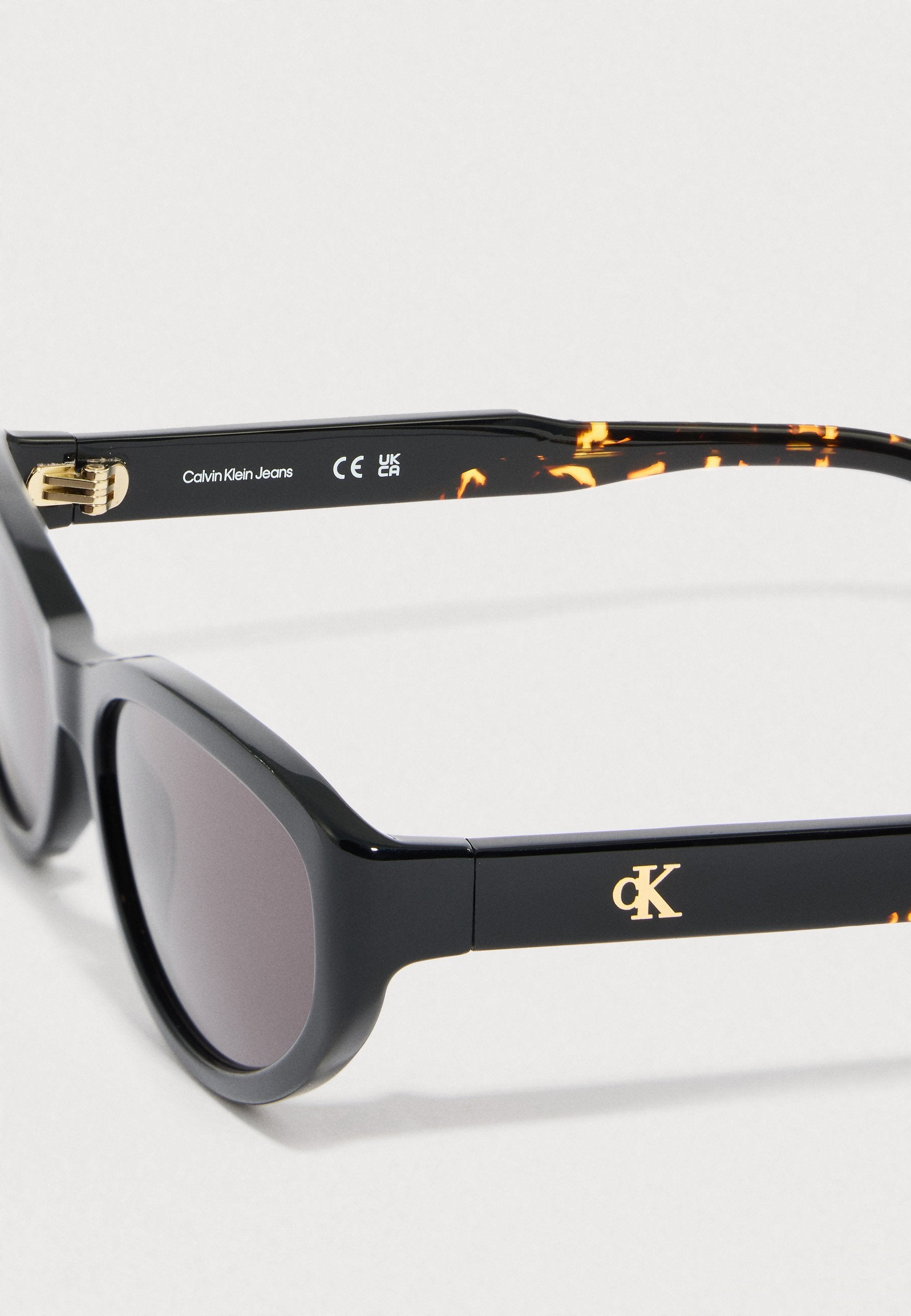Sunglasses - black